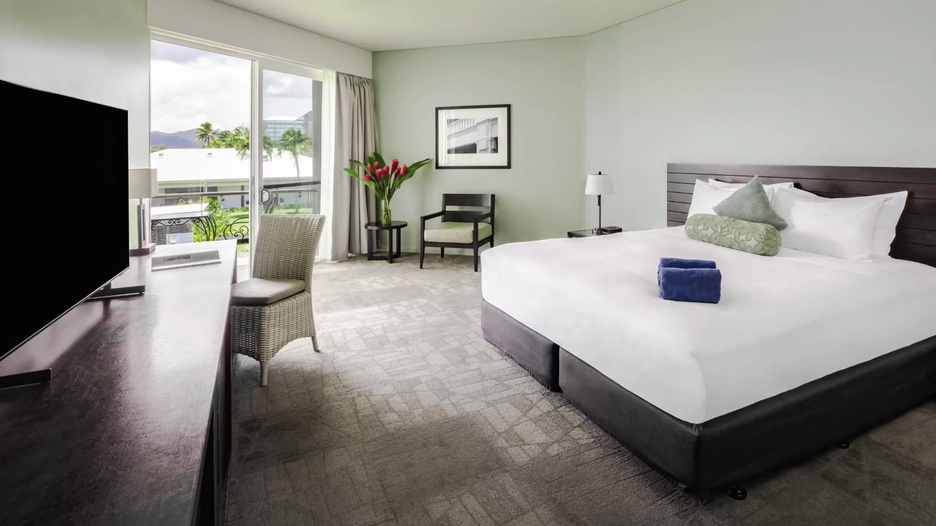 Photo of the whole room, Bed in Grand Pacific Hotel