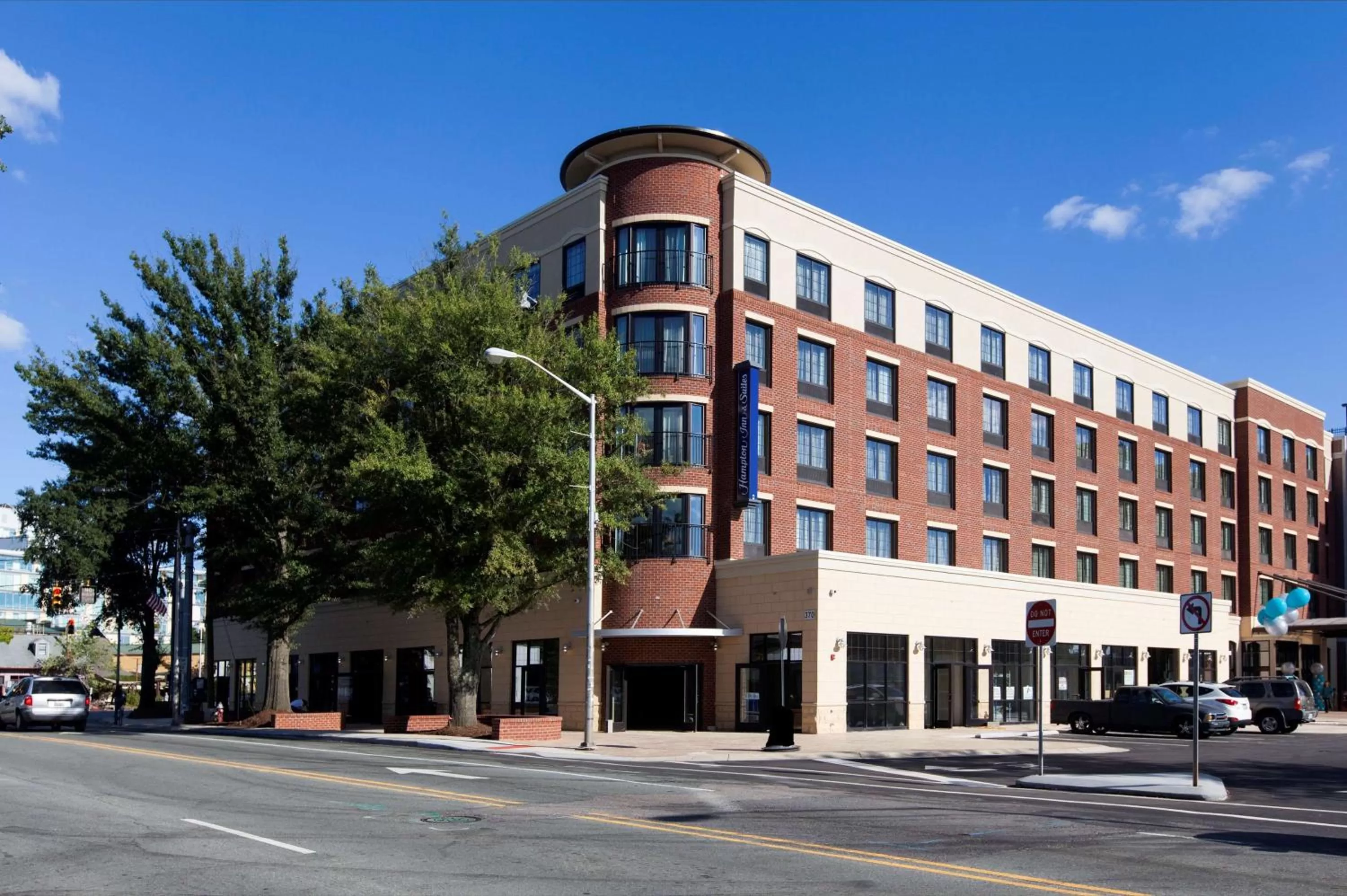Property building in Hampton Inn & Suites Chapel Hill/Carrboro