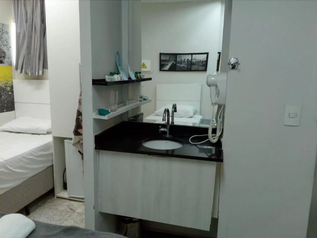 Bathroom, Bed in Compacto Hotel