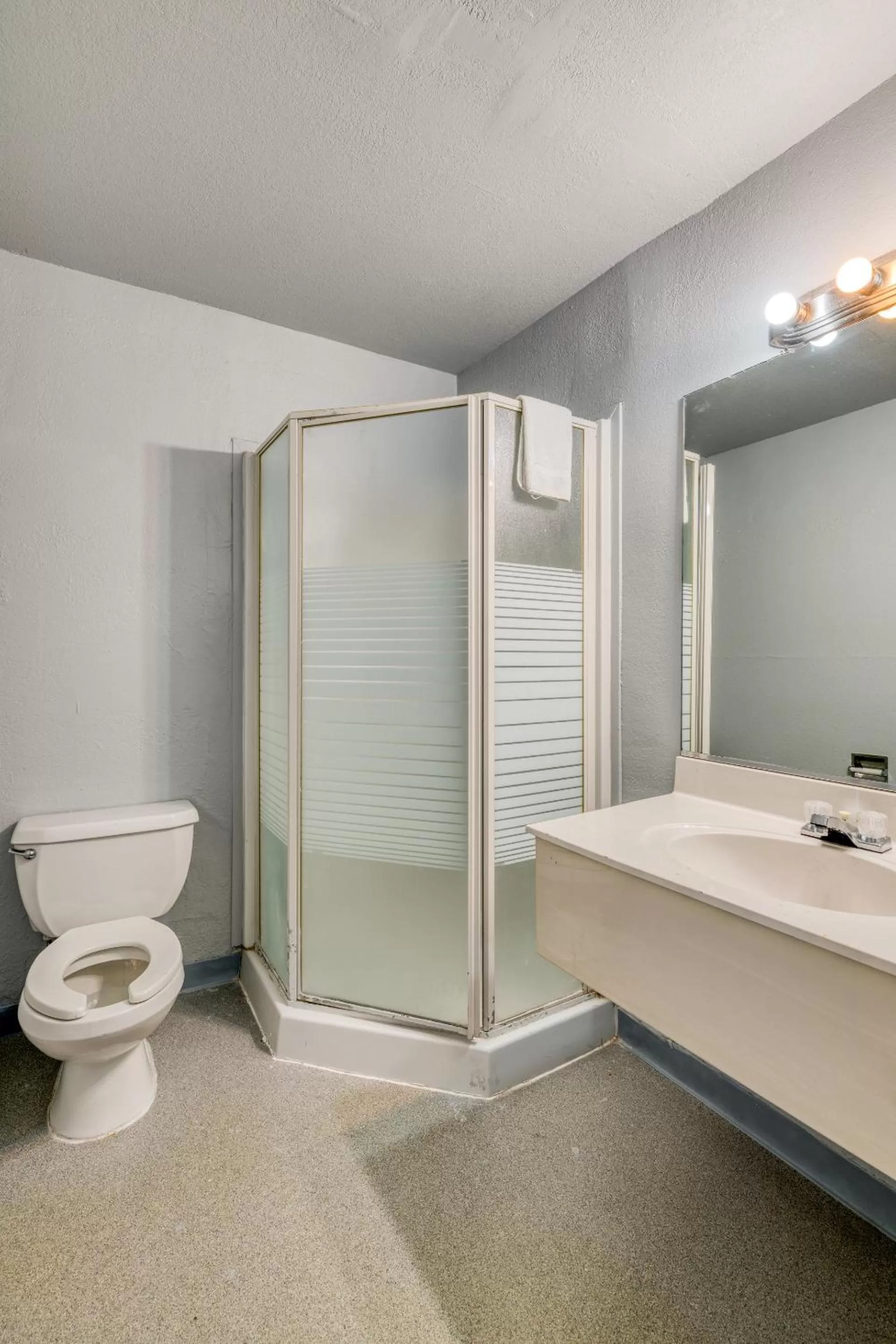 Bathroom in OYO Hotel Houston Southwest I-69