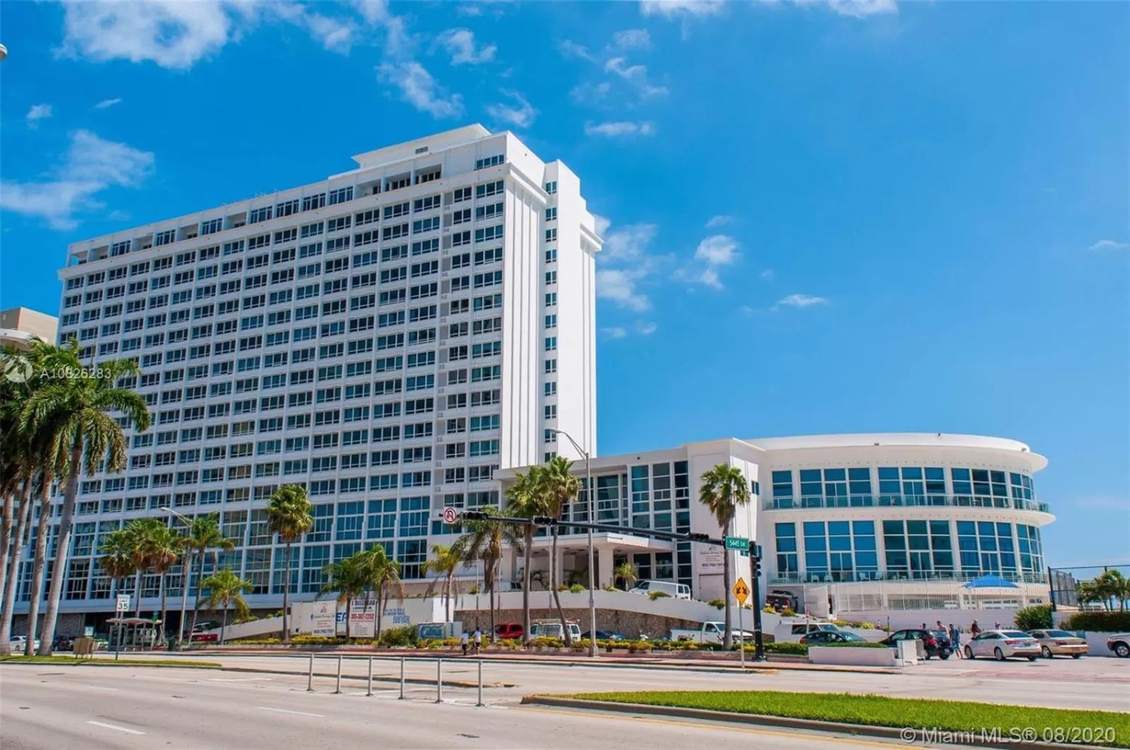Facade/entrance, Property Building in Girasole Rentals