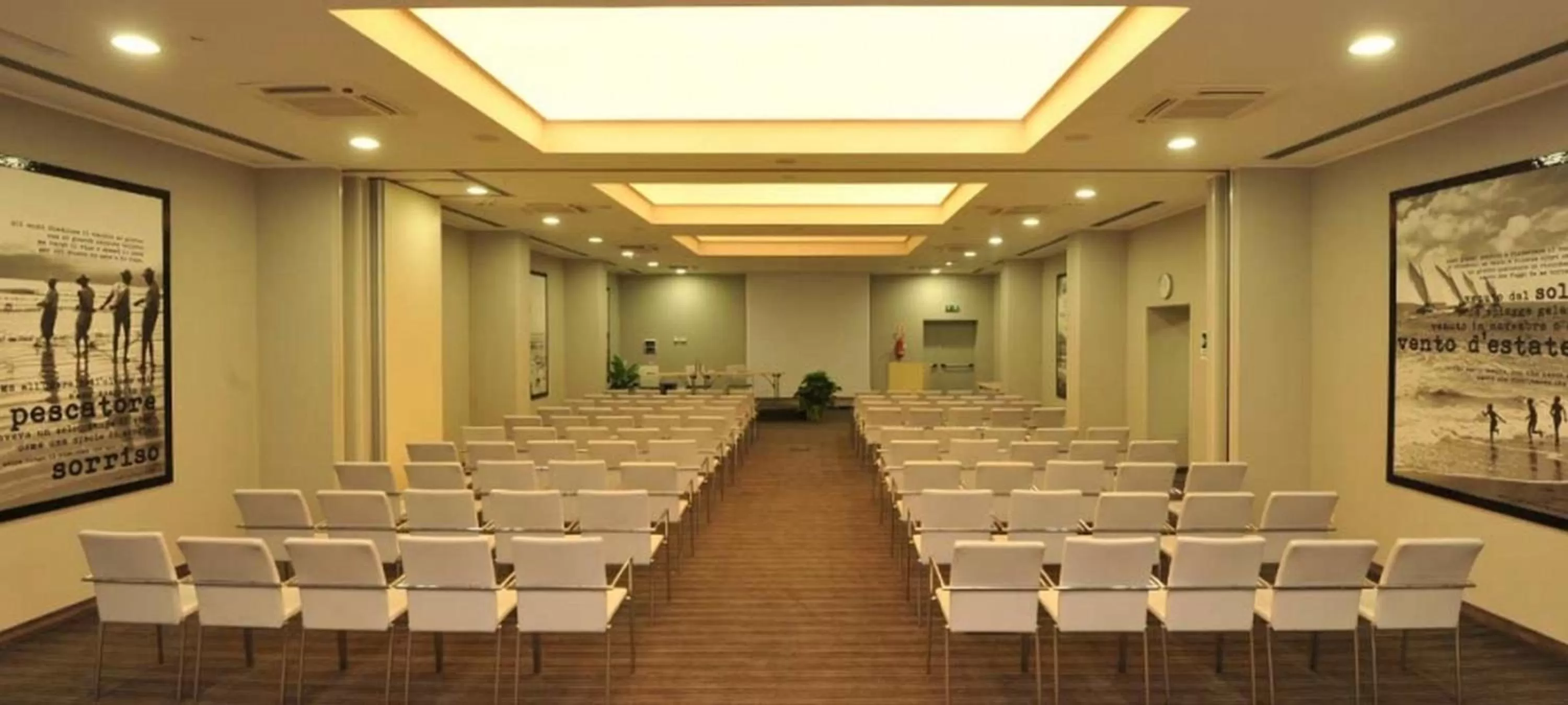 Meeting/conference room in Holiday Inn Genoa City by IHG