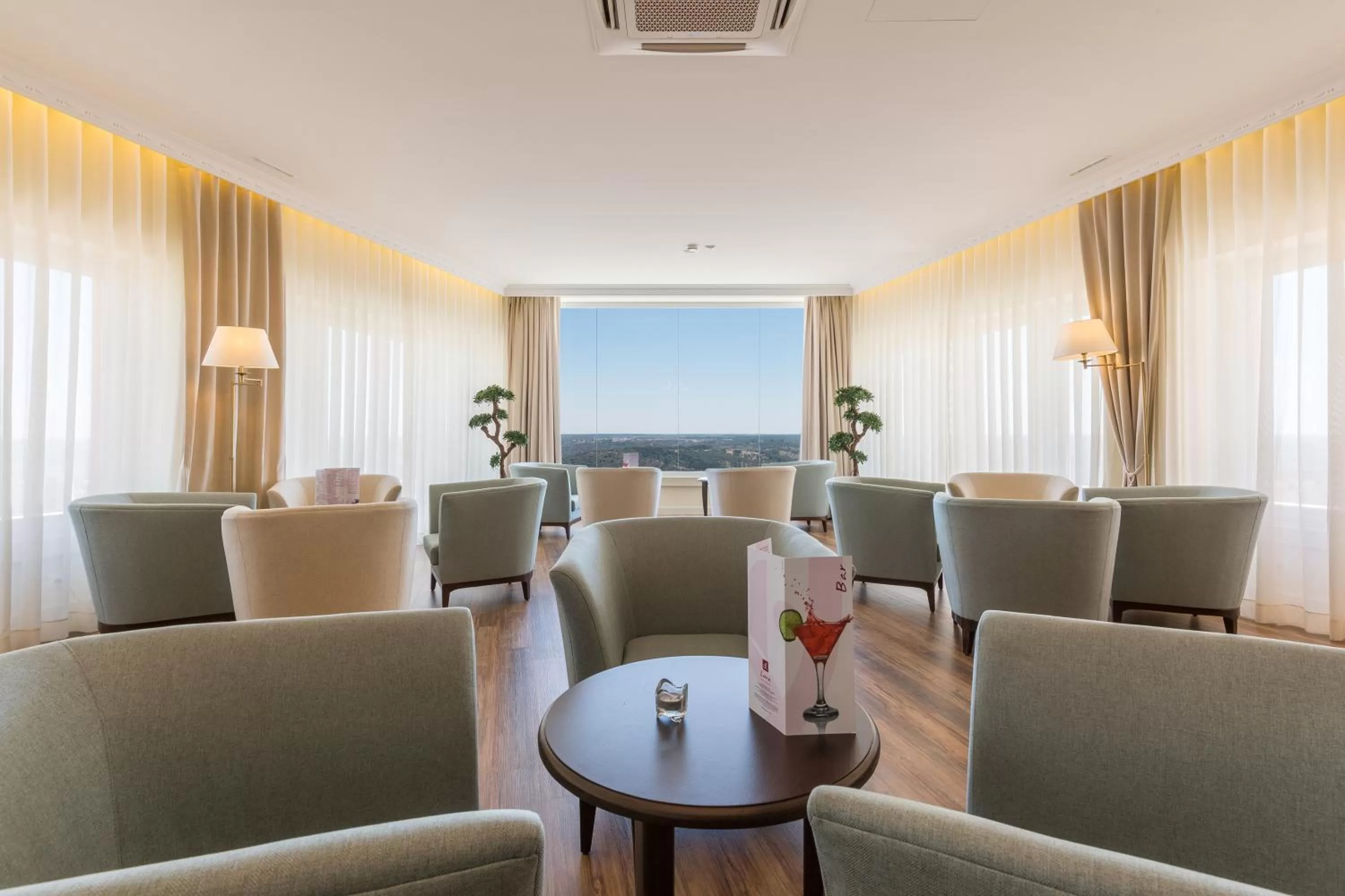 Lounge or bar in Luna Hotel Turismo