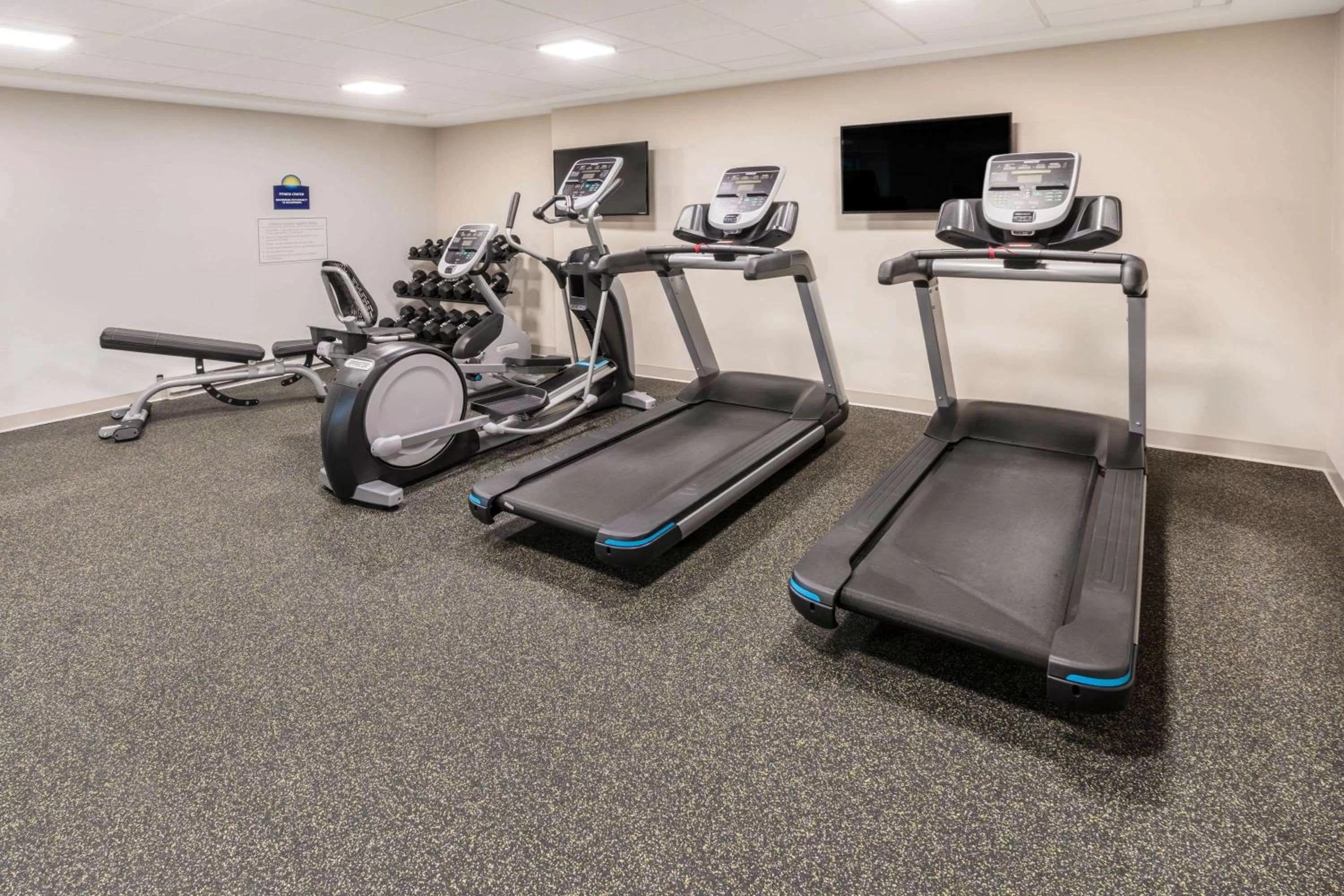 Fitness centre/facilities in Days Inn & Suites by Wyndham Duluth by the Mall