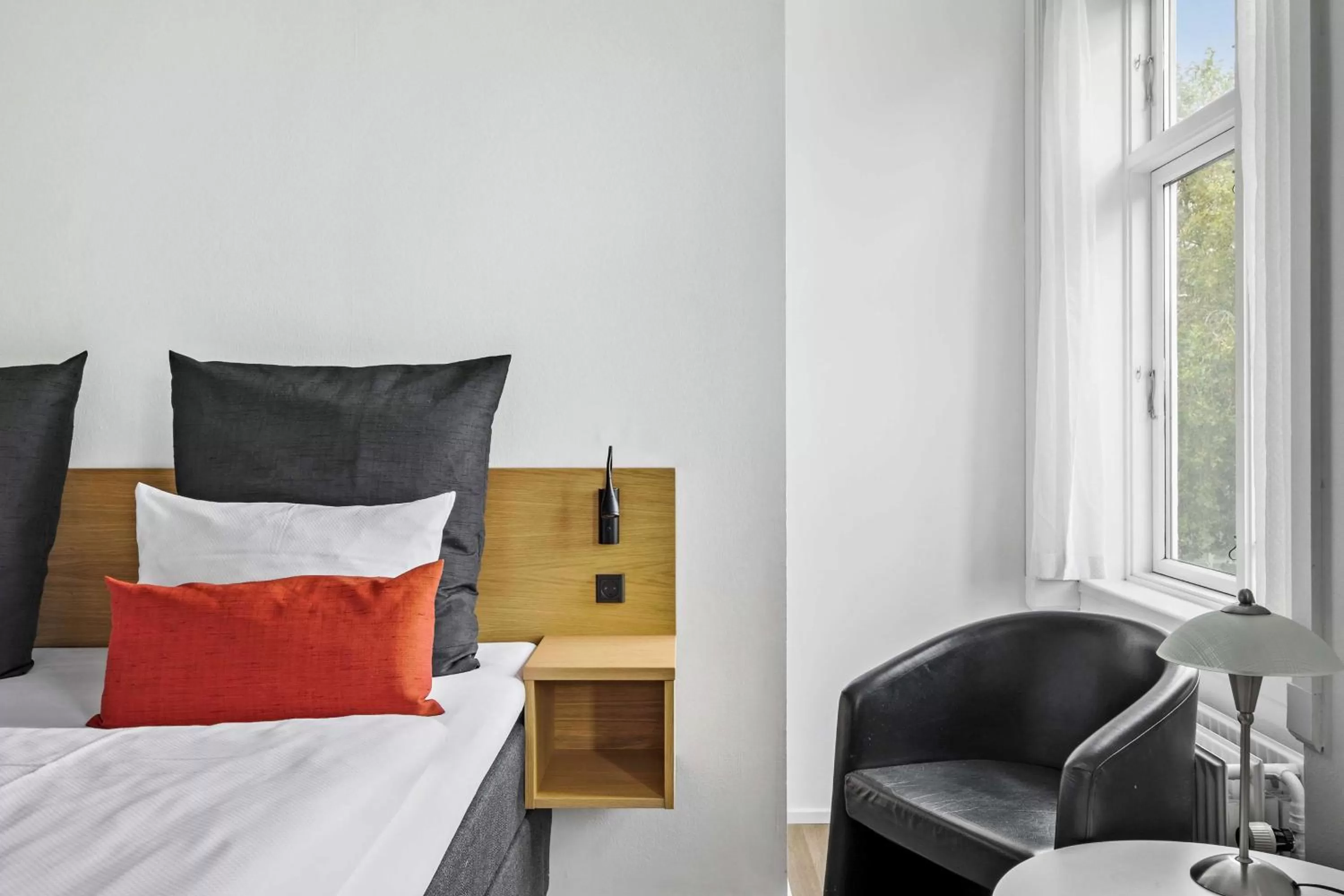 Bedroom, Bed in Best Western ToRVEhallerne