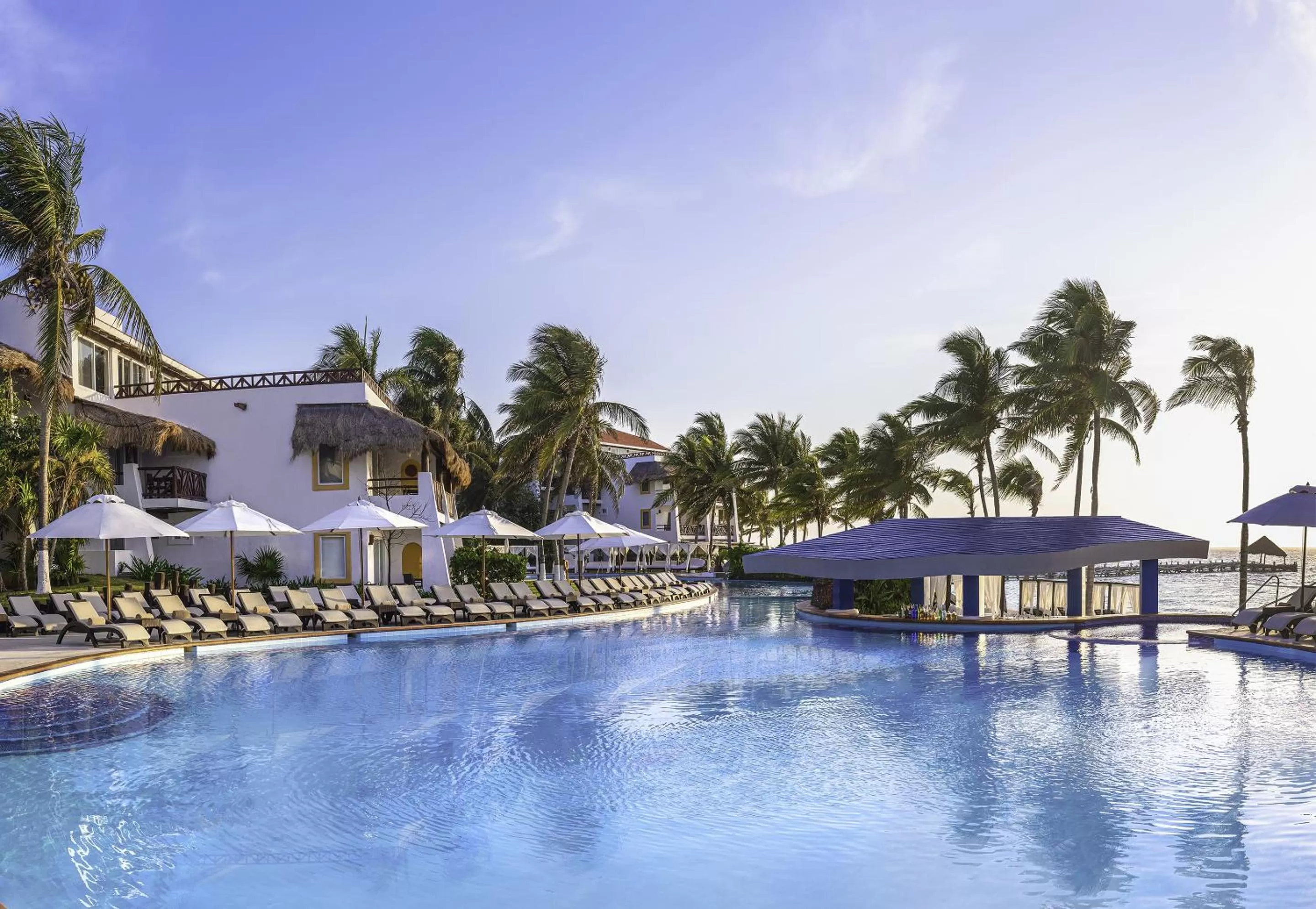 Swimming pool in Desire Riviera Maya Pearl Resort All Inclusive - Couples Only