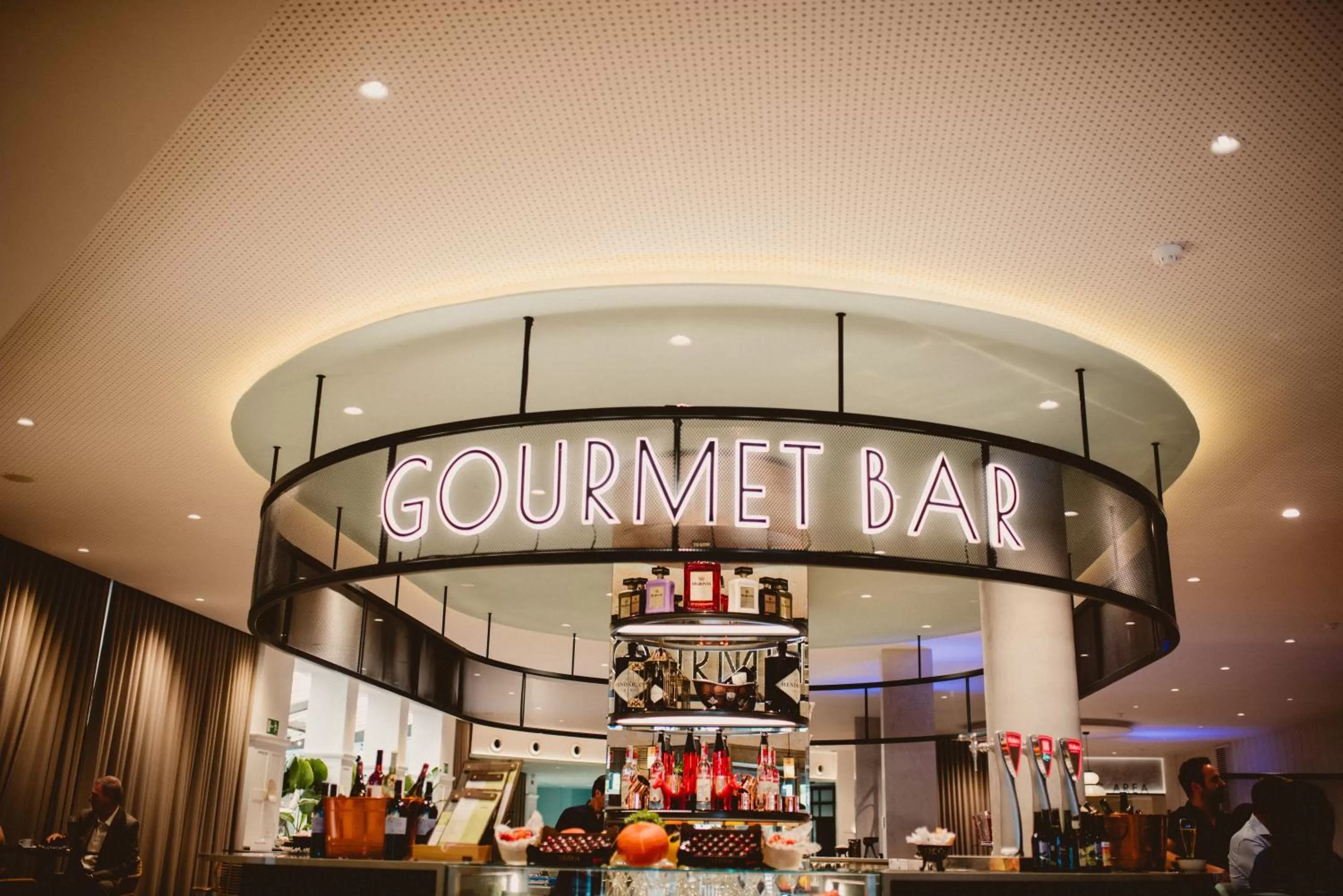 Lobby or reception in Novotel Campo De Las Naciones