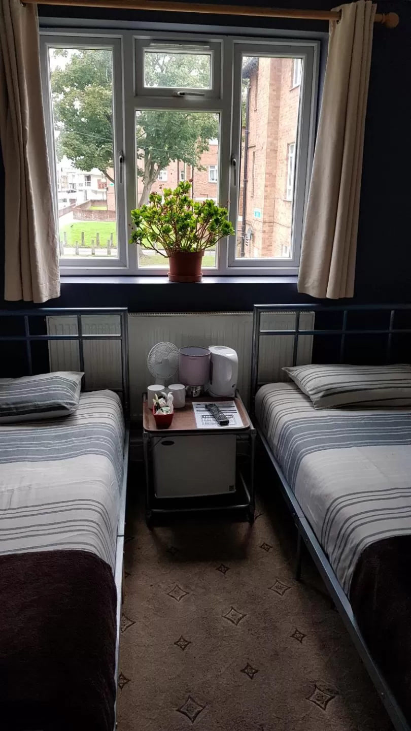 Bedroom, Bed in Hour Glass Hotel