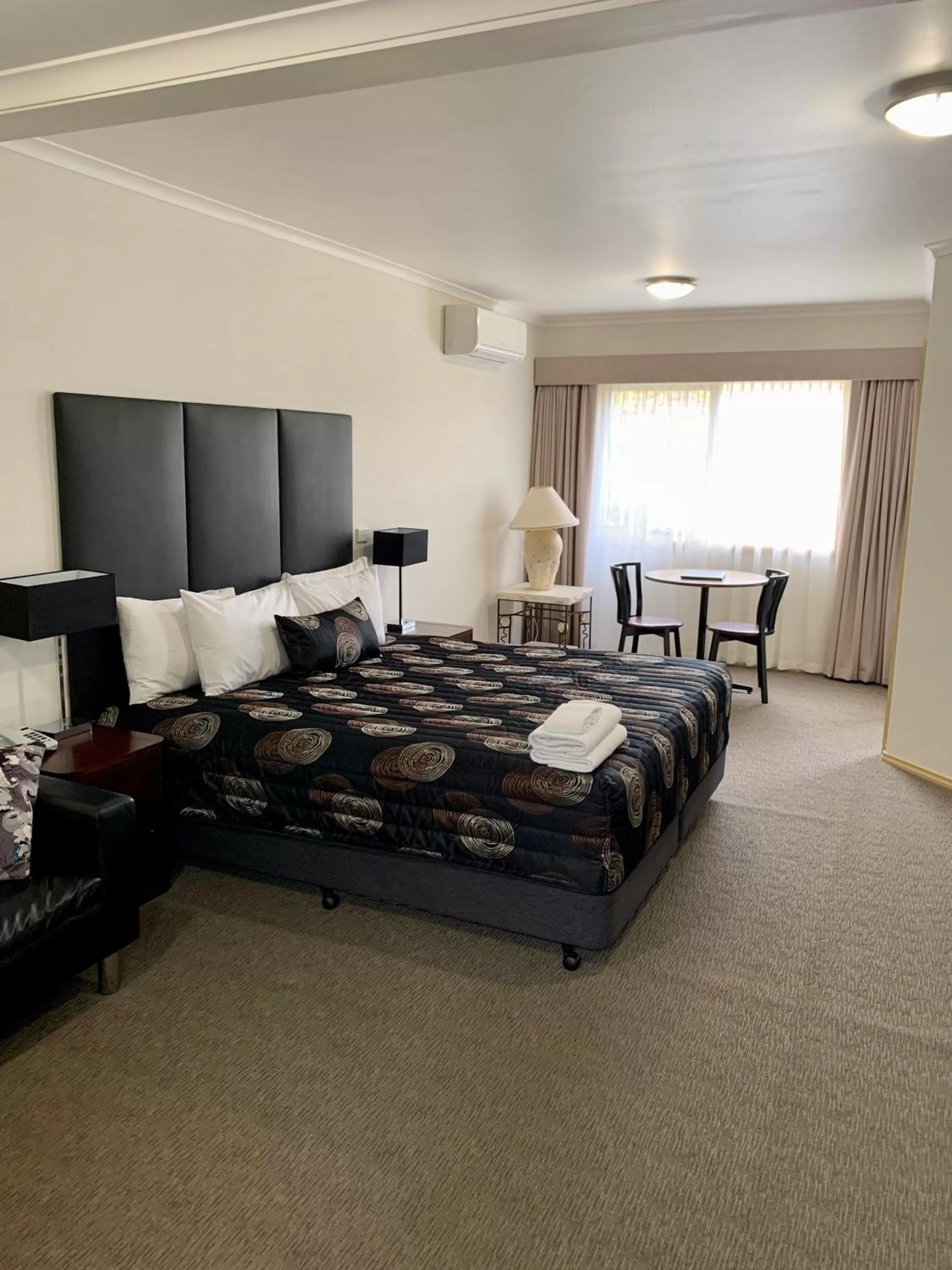 Bed in Seahorse Motel Cowes