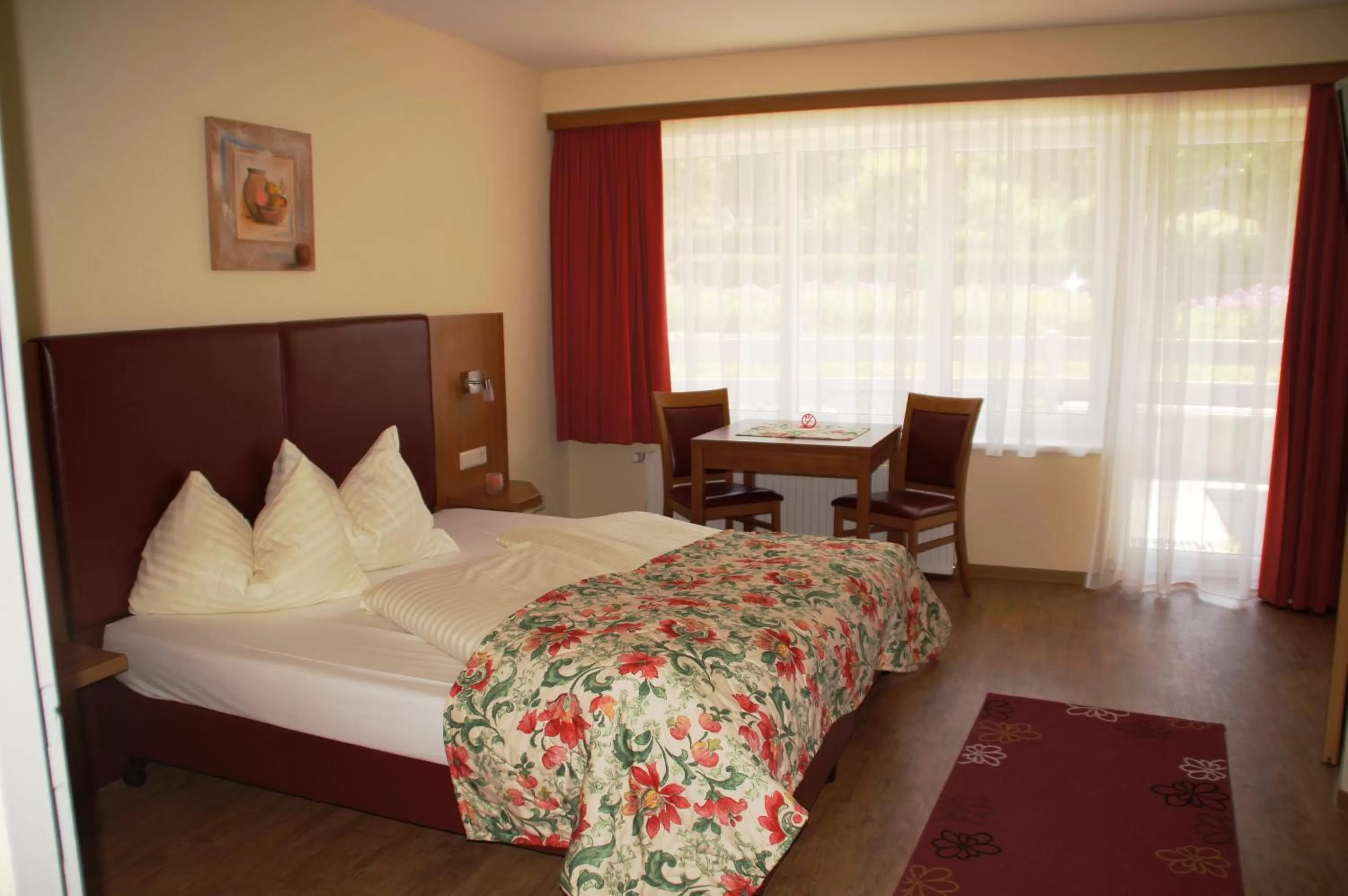 Bed in Mountain Motel