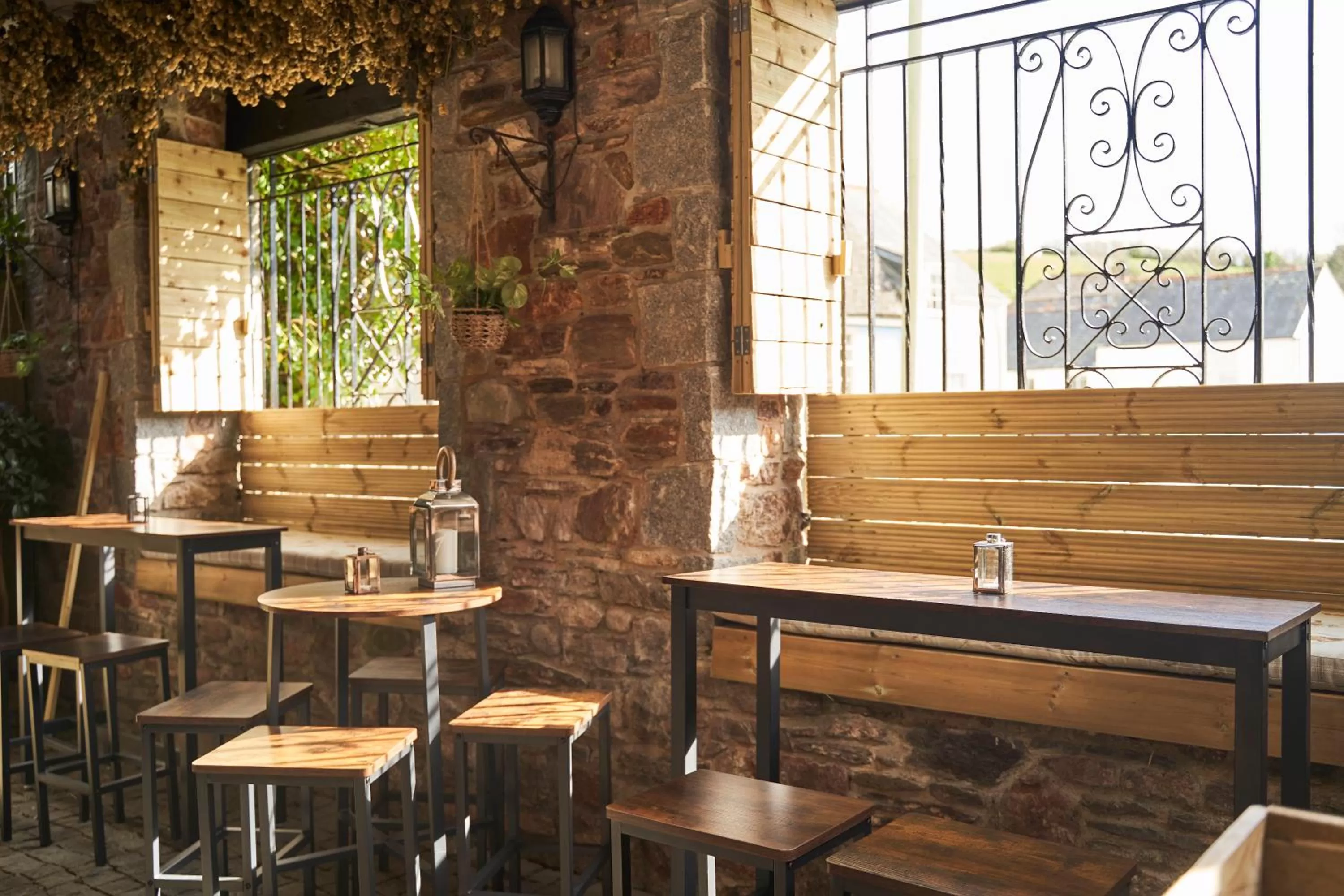 Inner courtyard view in The White Hart Hotel