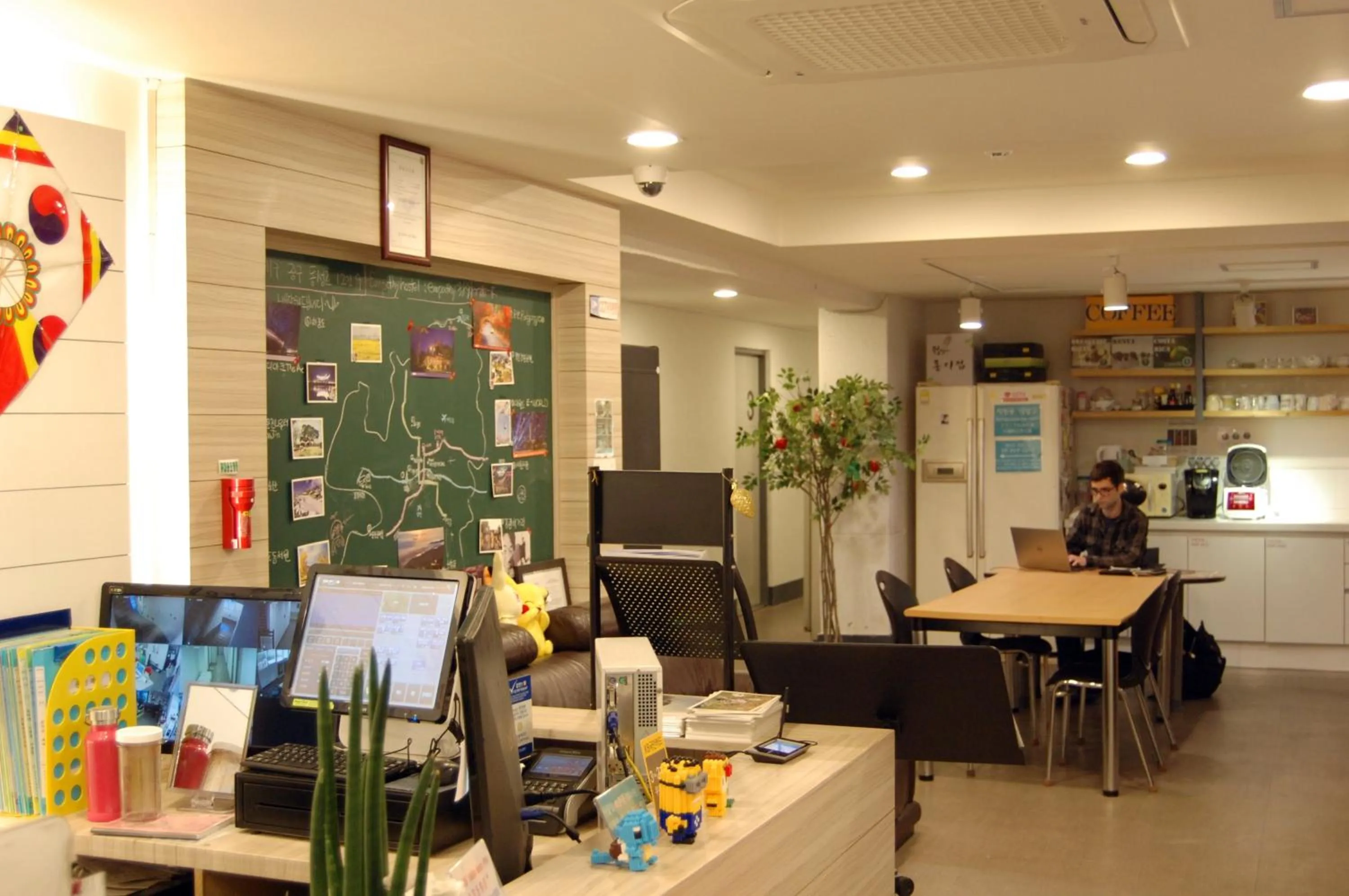 Communal lounge/ TV room in Dongseongro ZERO guesthouse