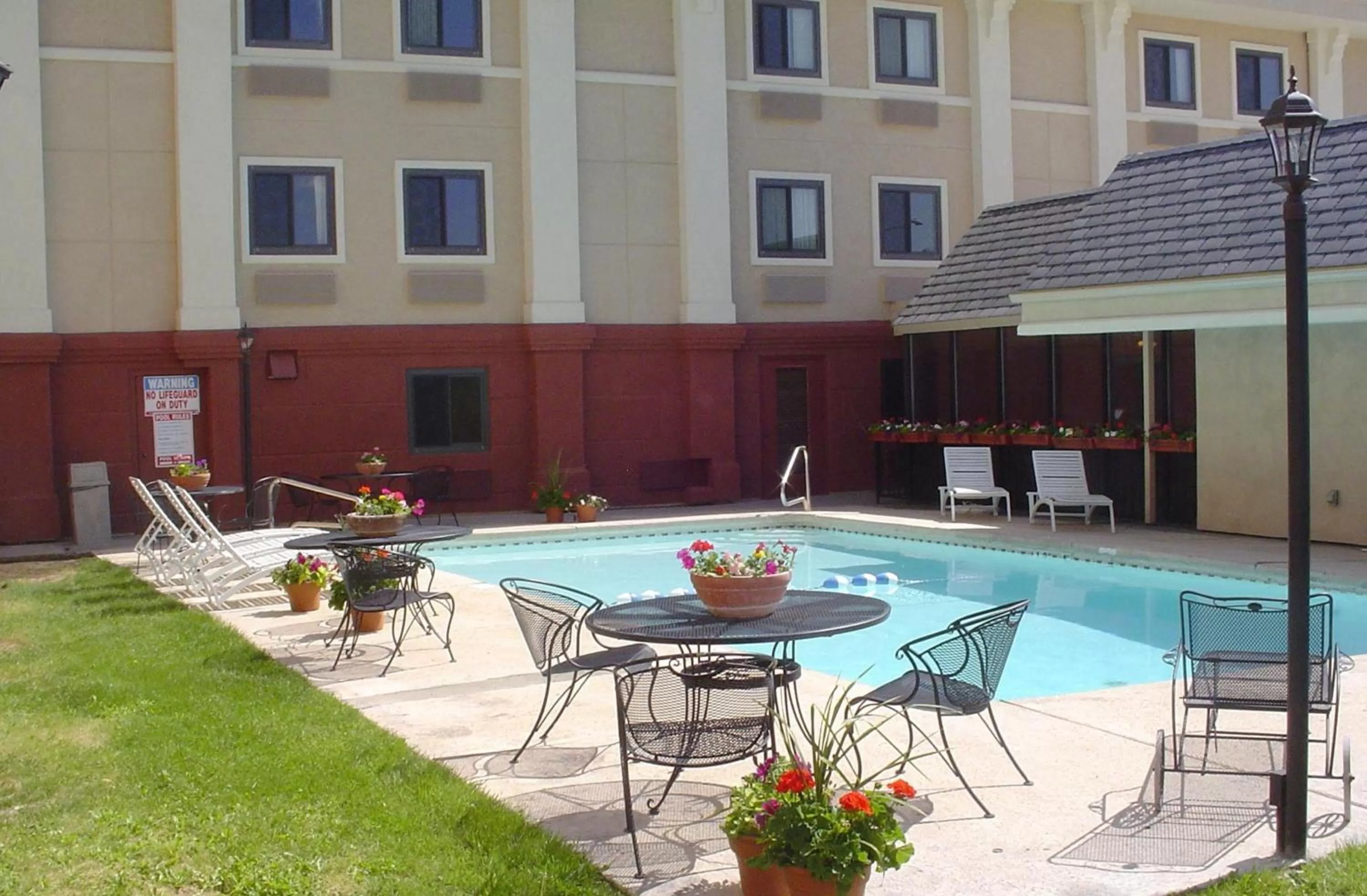 Swimming pool in Quality Inn Grand Junction near University