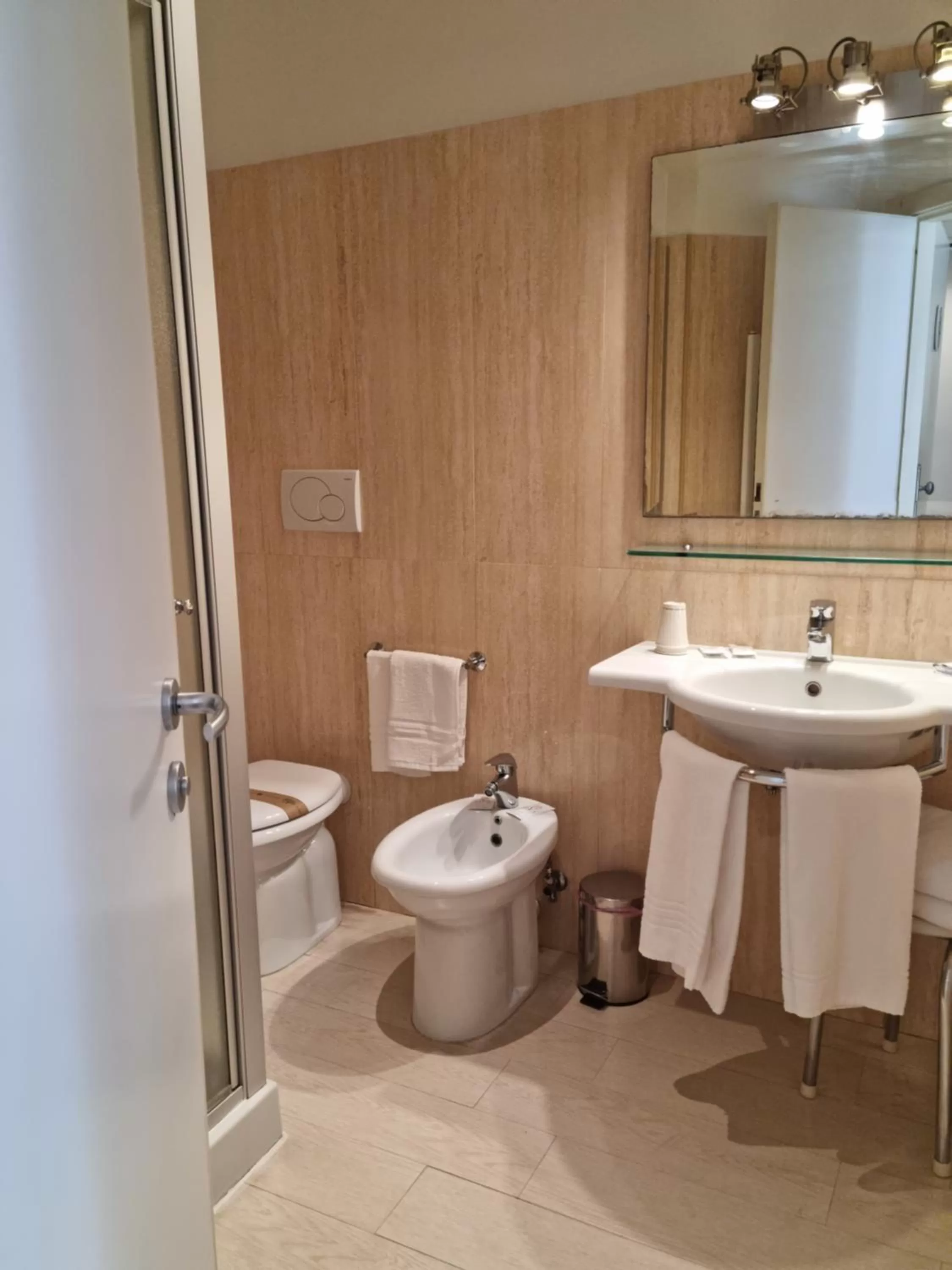 Bathroom in Hotel Virgilio