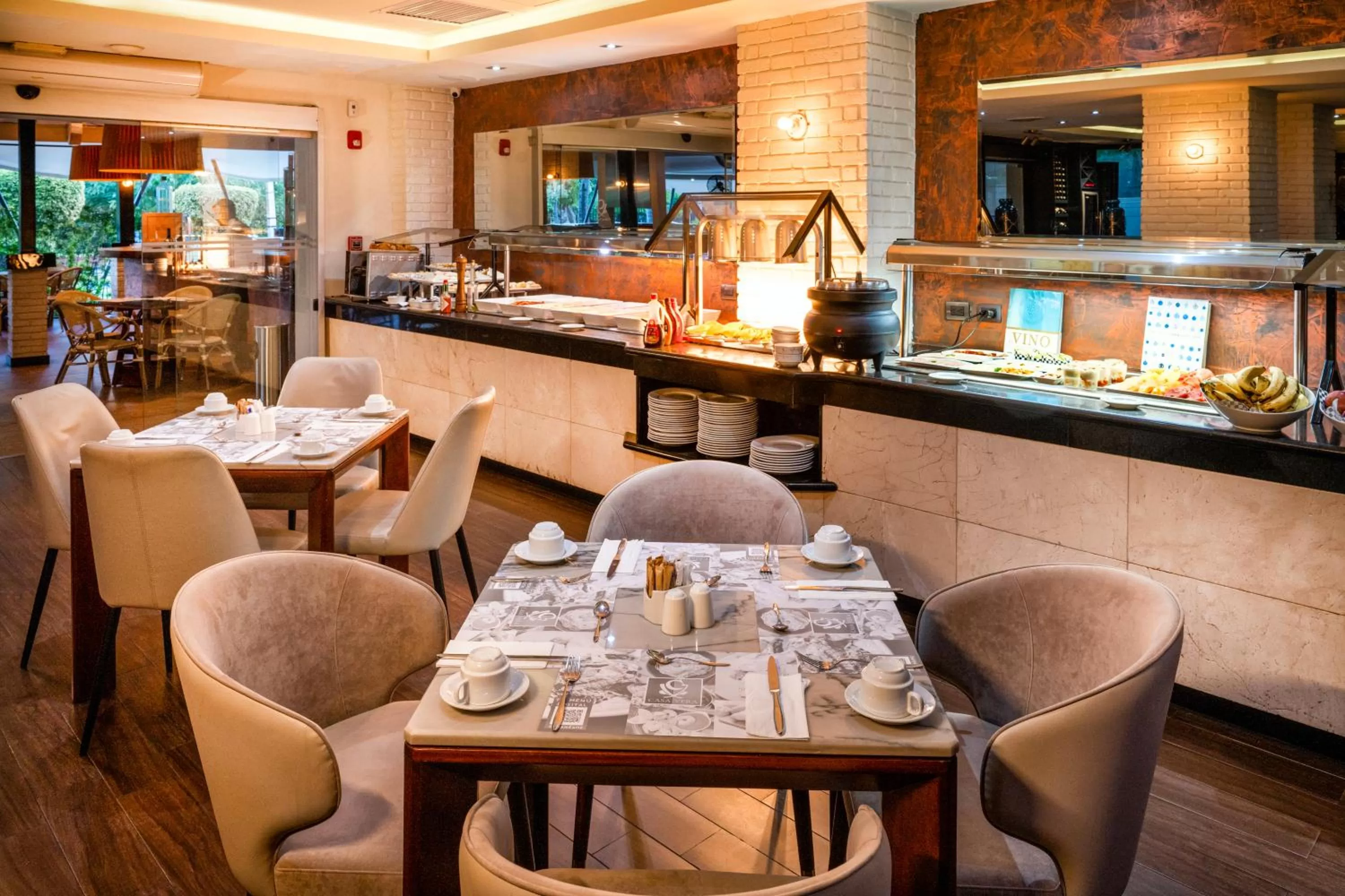 Restaurant/places to eat in W&P Santo Domingo