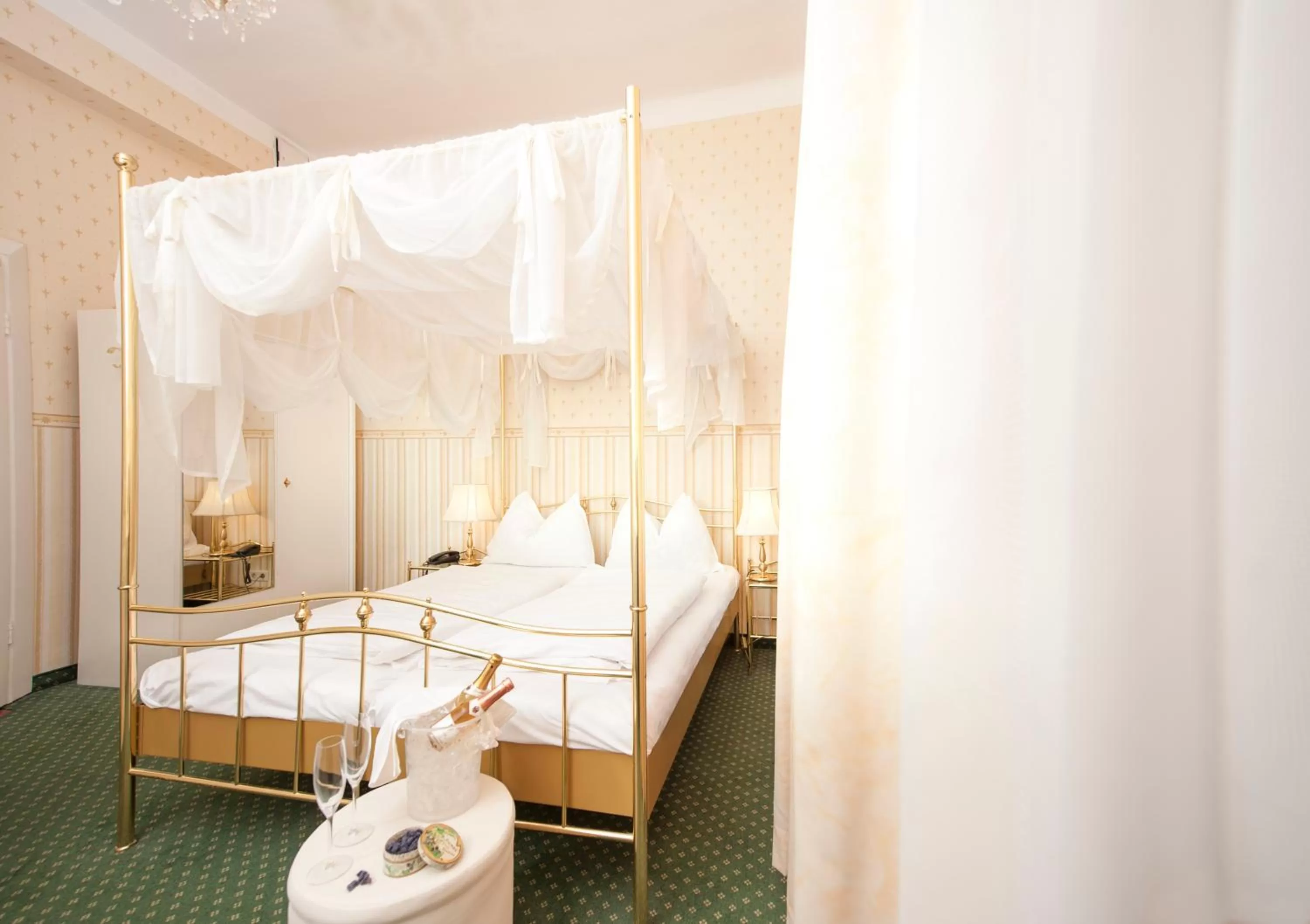 Photo of the whole room, Bed in Boutique Hotel Kugel Wien