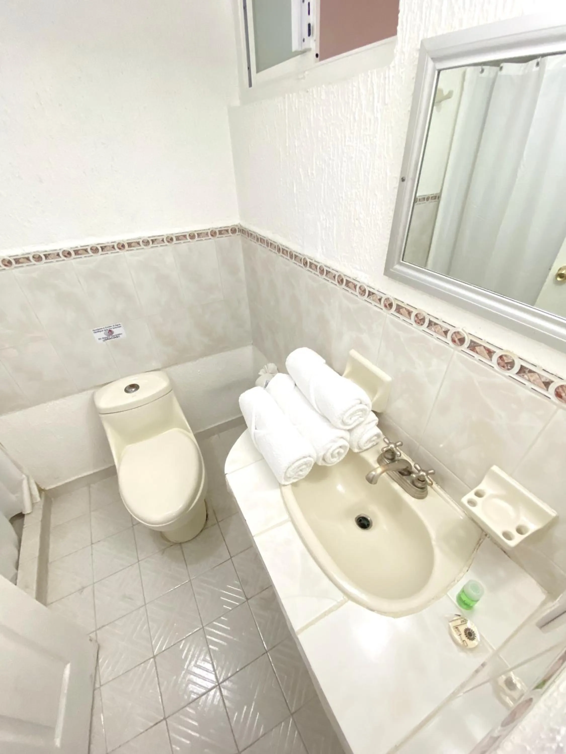 Bathroom in Hotel Qualitel Plus