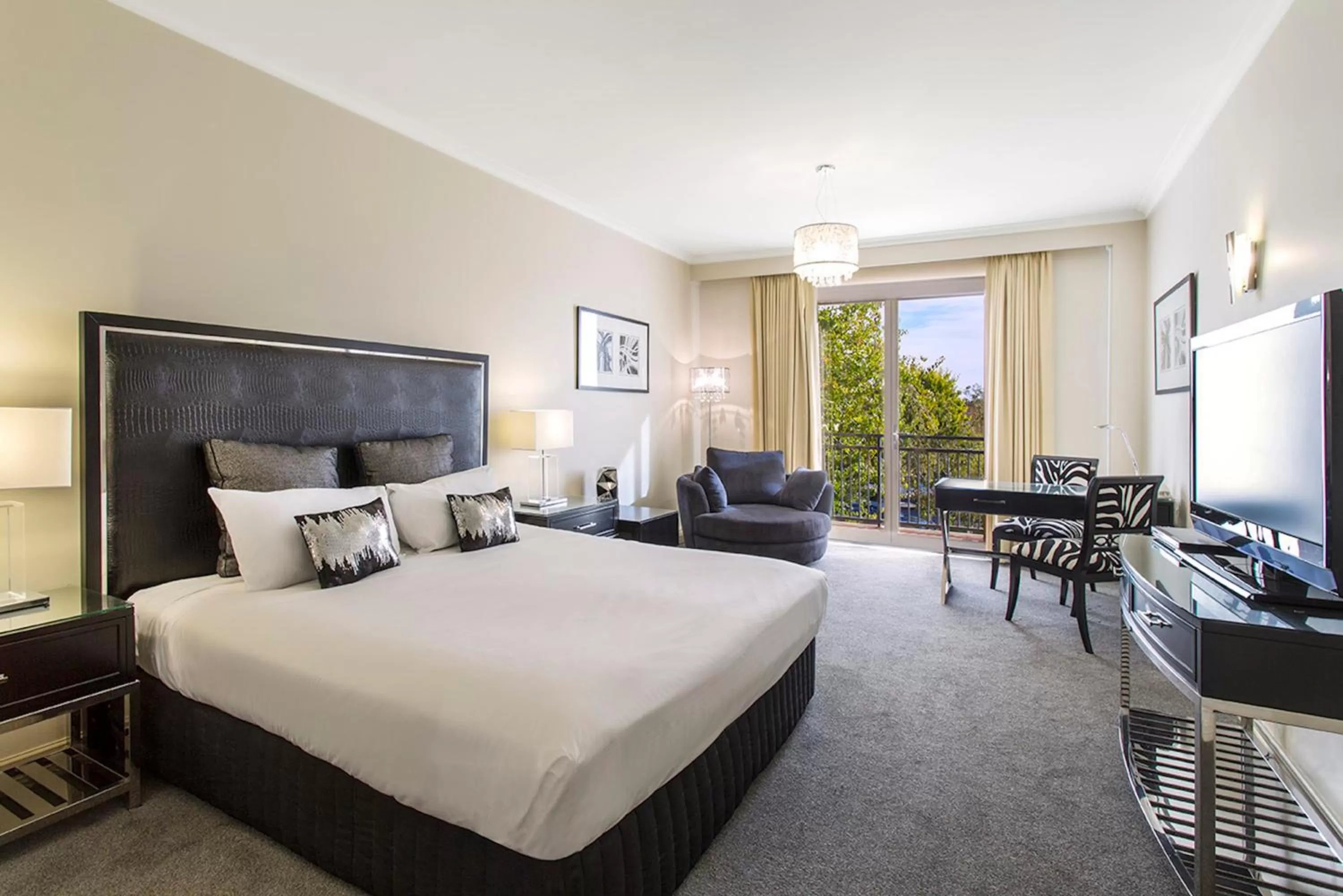 Executive King Room in The Carrington Hotel