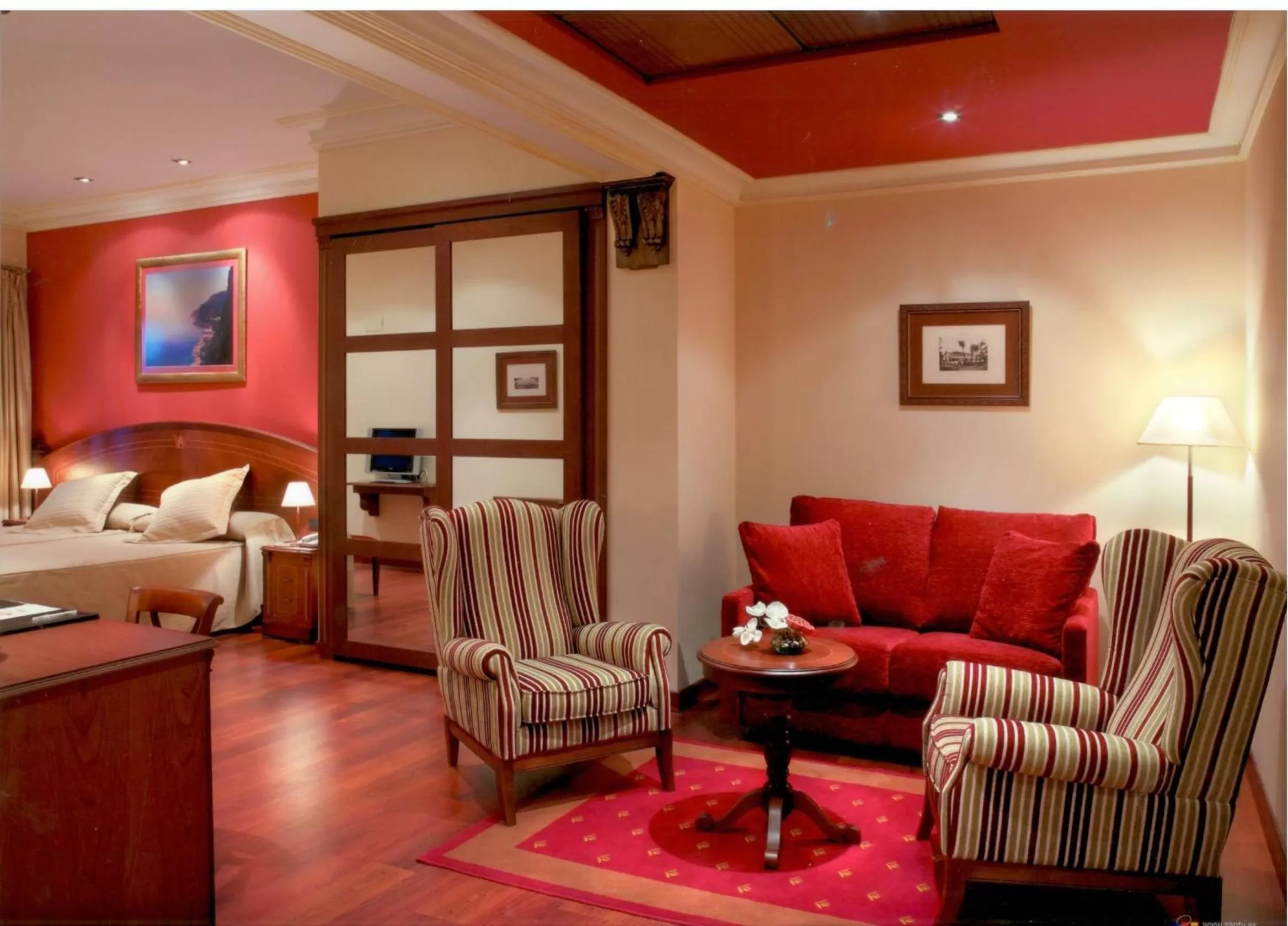 Living room, Bed in Hotel Palacio de la Magdalena