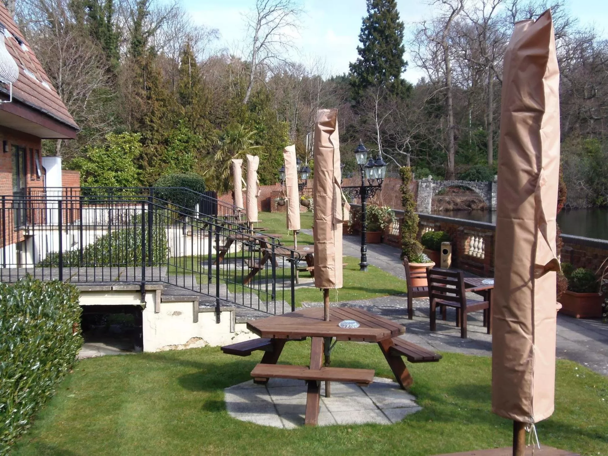 Facade/entrance in Lakeside International Hotel