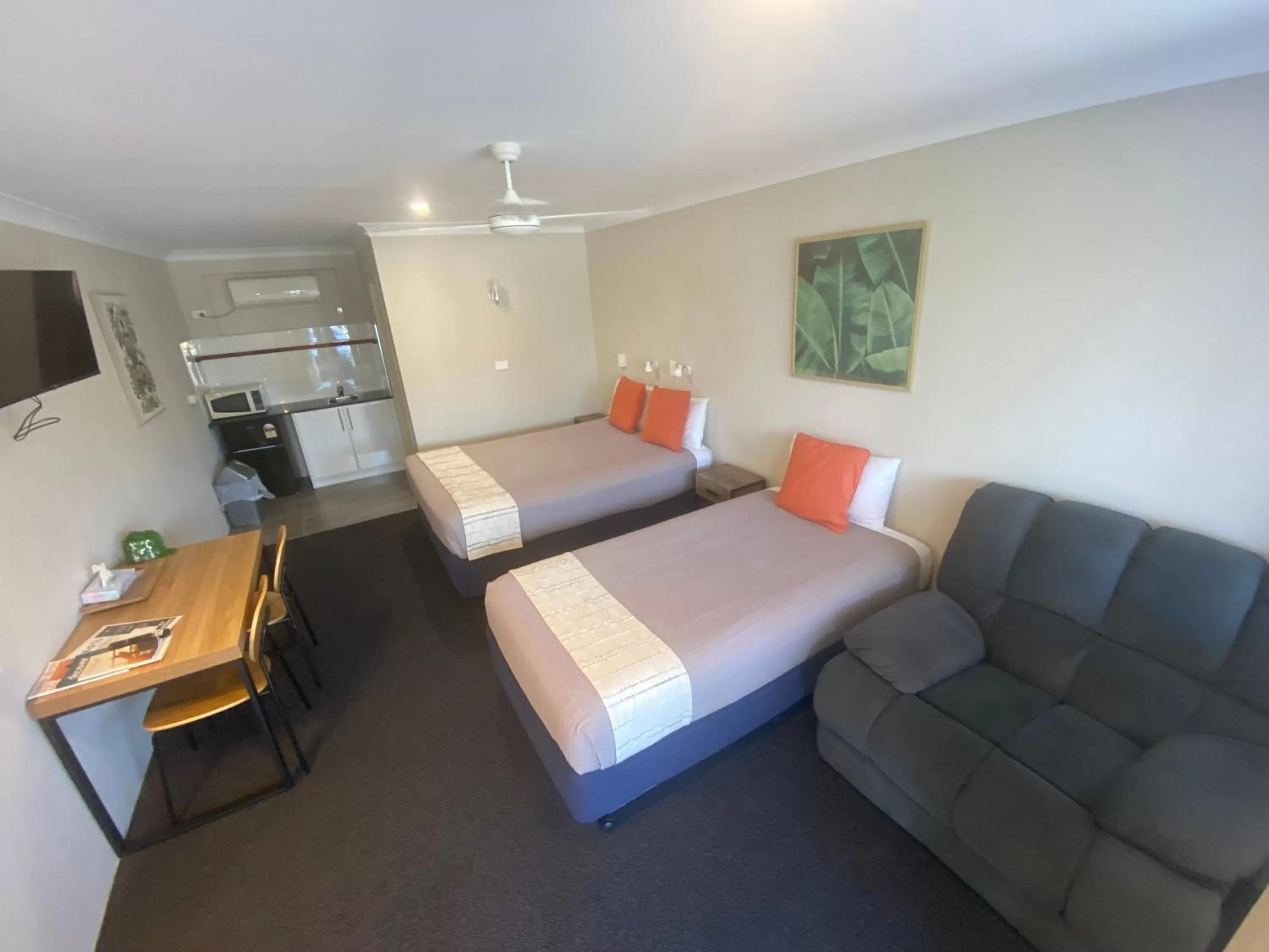 Photo of the whole room, Bed in Woongarra Motel