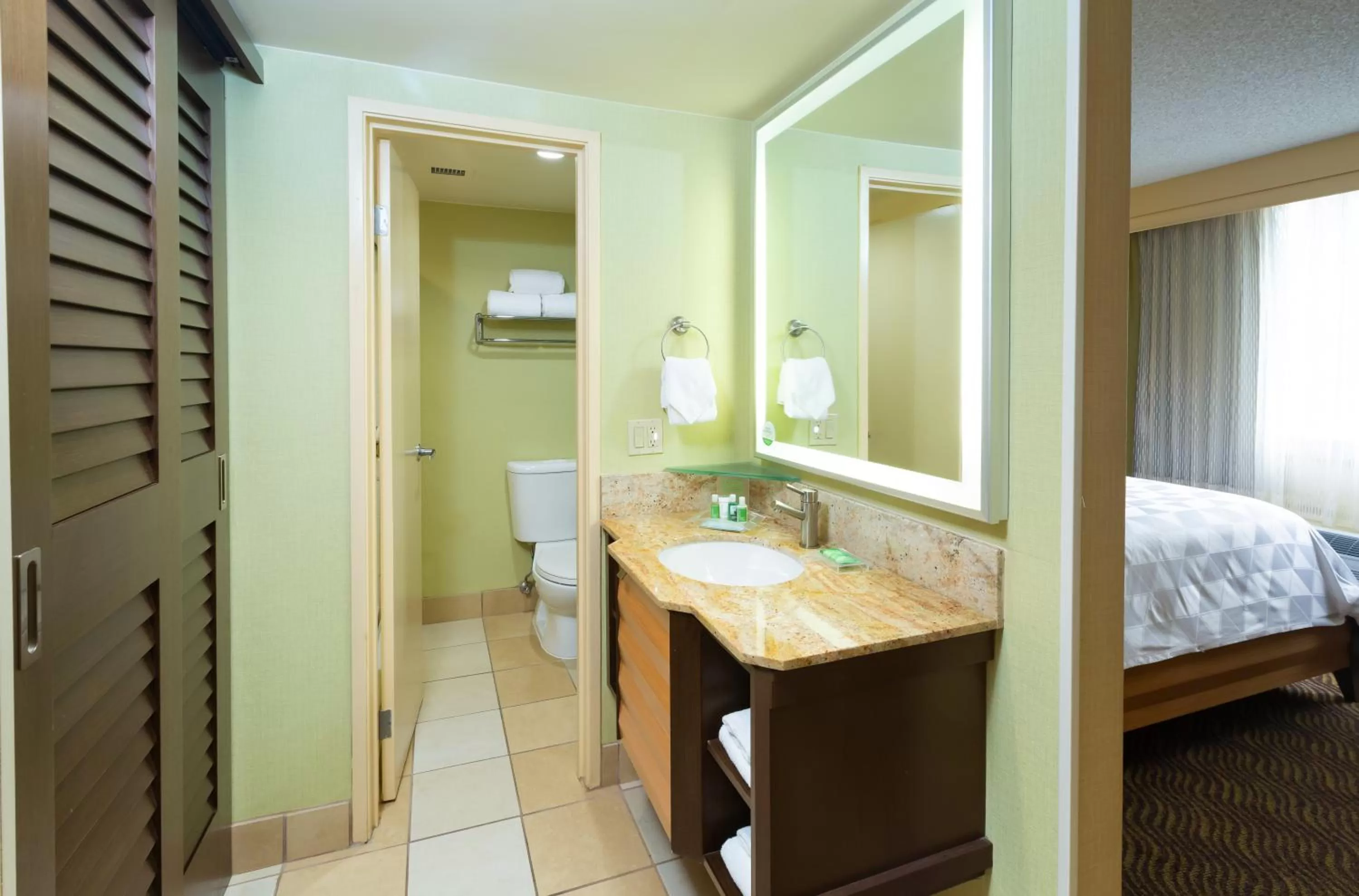 Bathroom, Bed in Holiday Inn San Jose-Silicon Valley by IHG