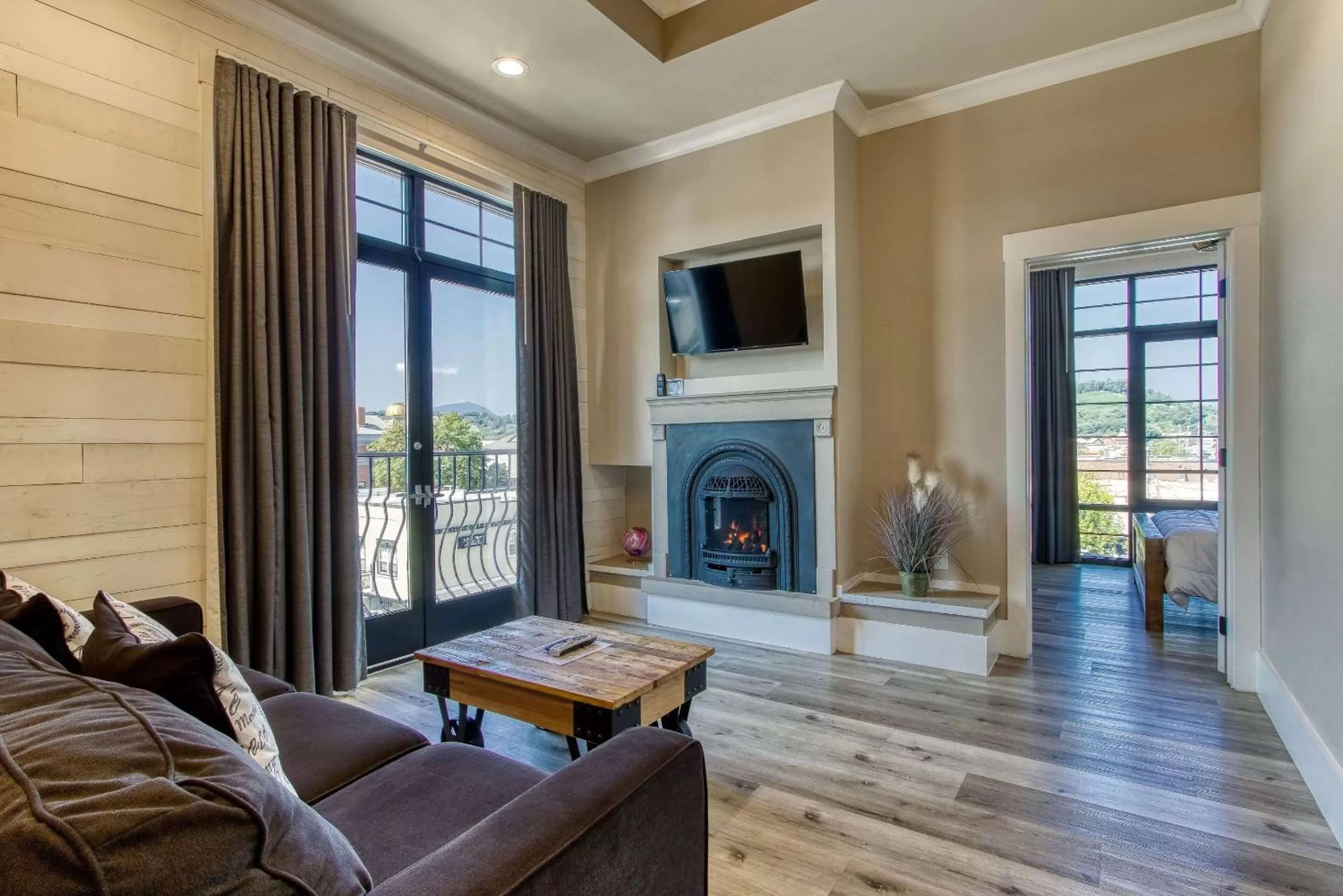 TV and multimedia in Central Hotel, Ascend Hotel Collection