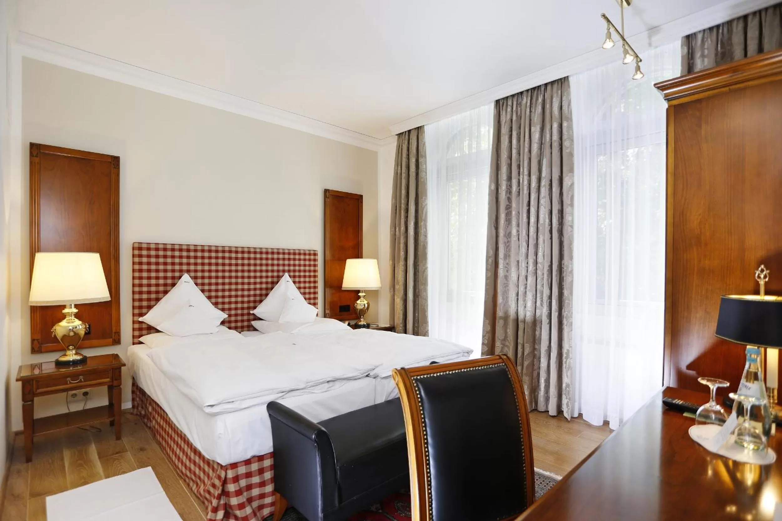 Bed in Romantik Hotel Gebhards