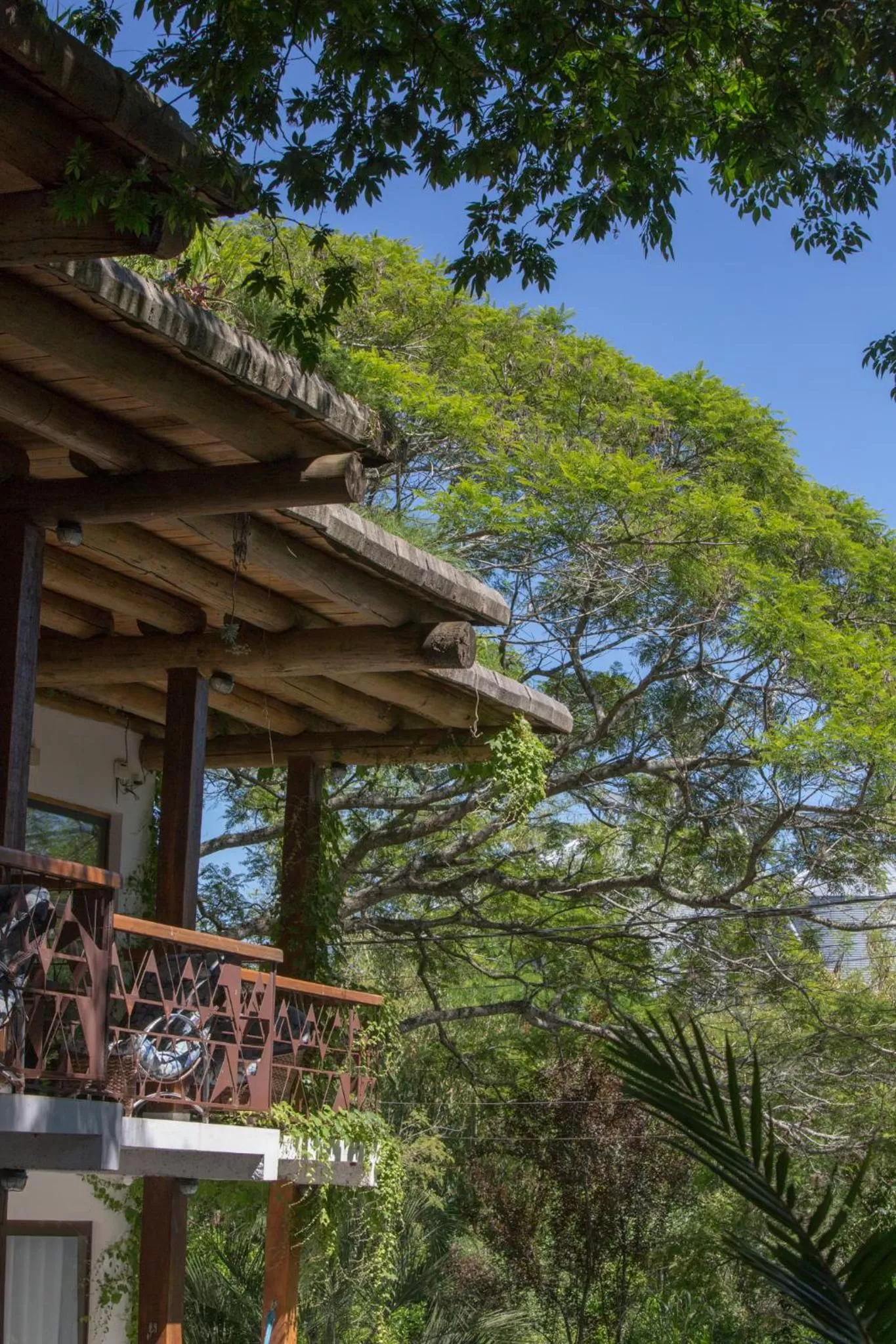 Property building in Hotel Chácara das Flores