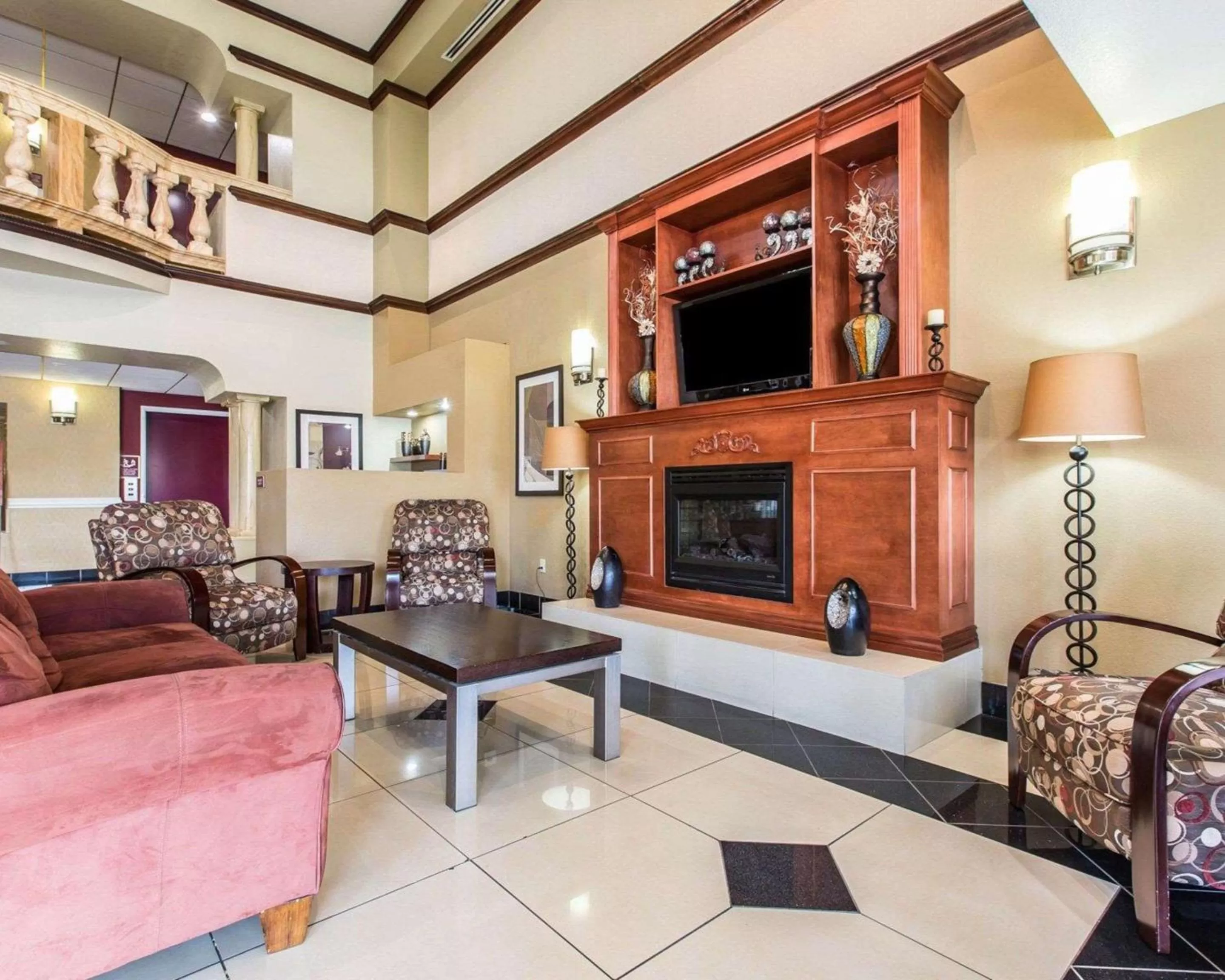 Lobby or reception in Comfort Suites Bakersfield