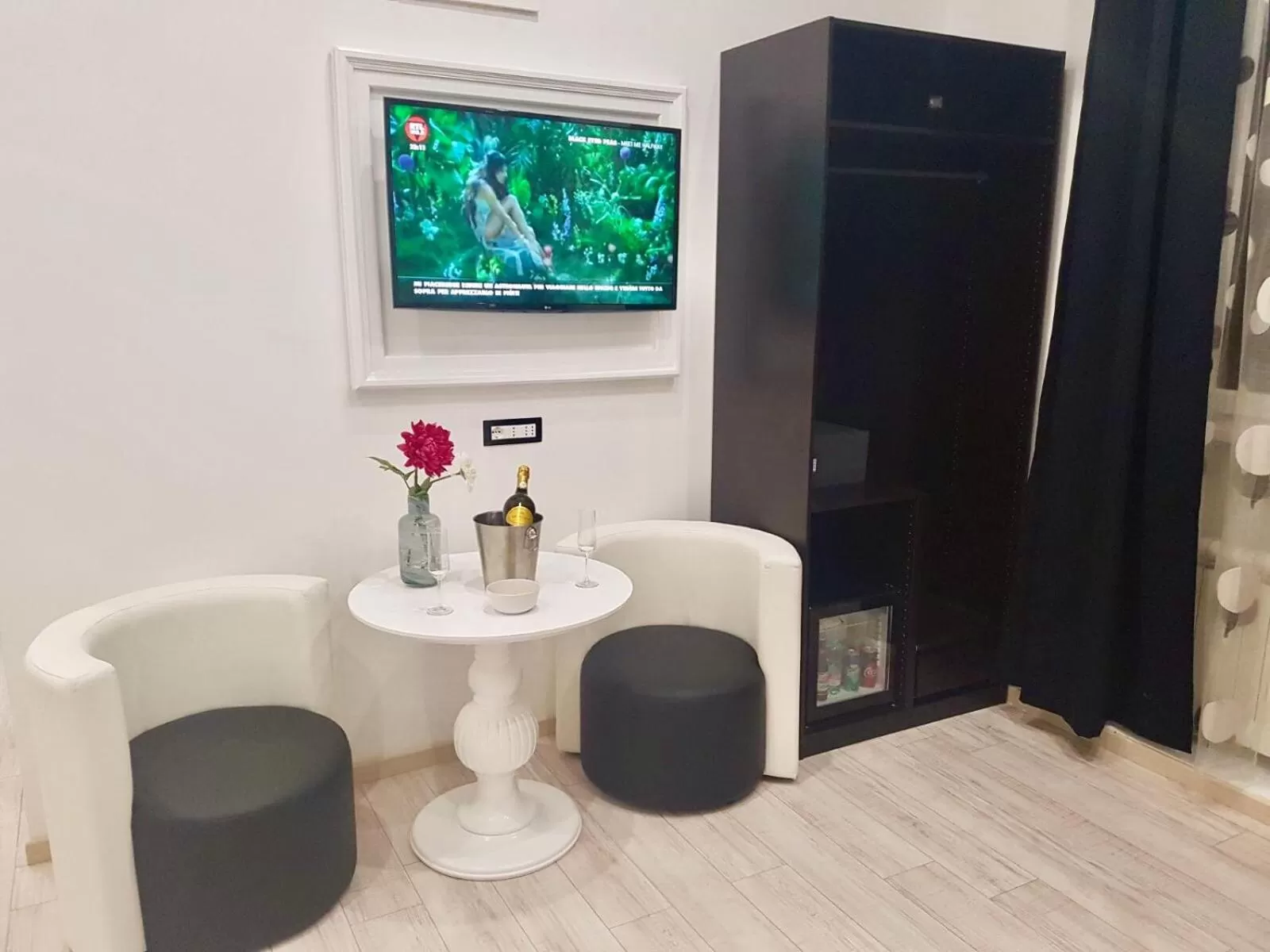 Photo of the whole room in Escape Luxury Suite - CA Domus Collection