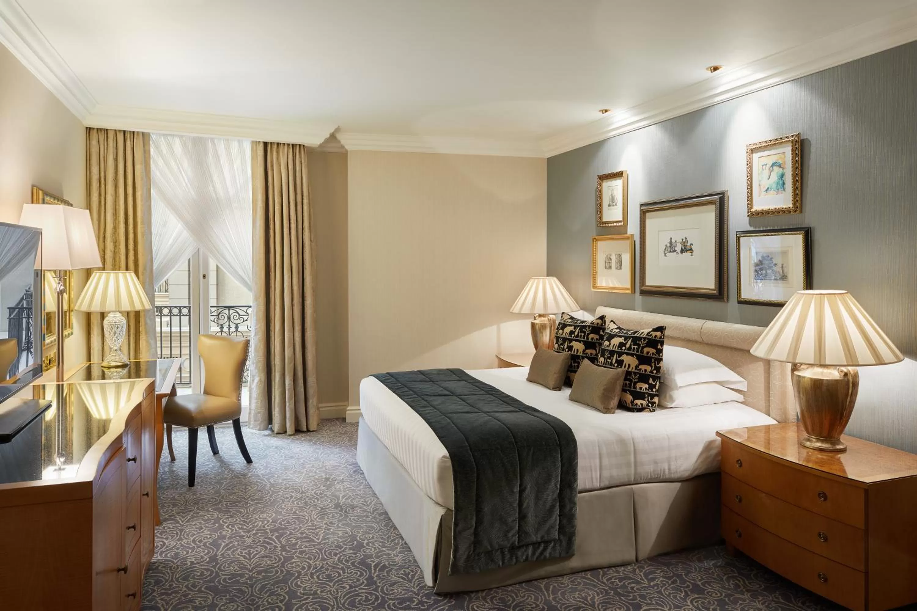 Bedroom, Bed in The Landmark London