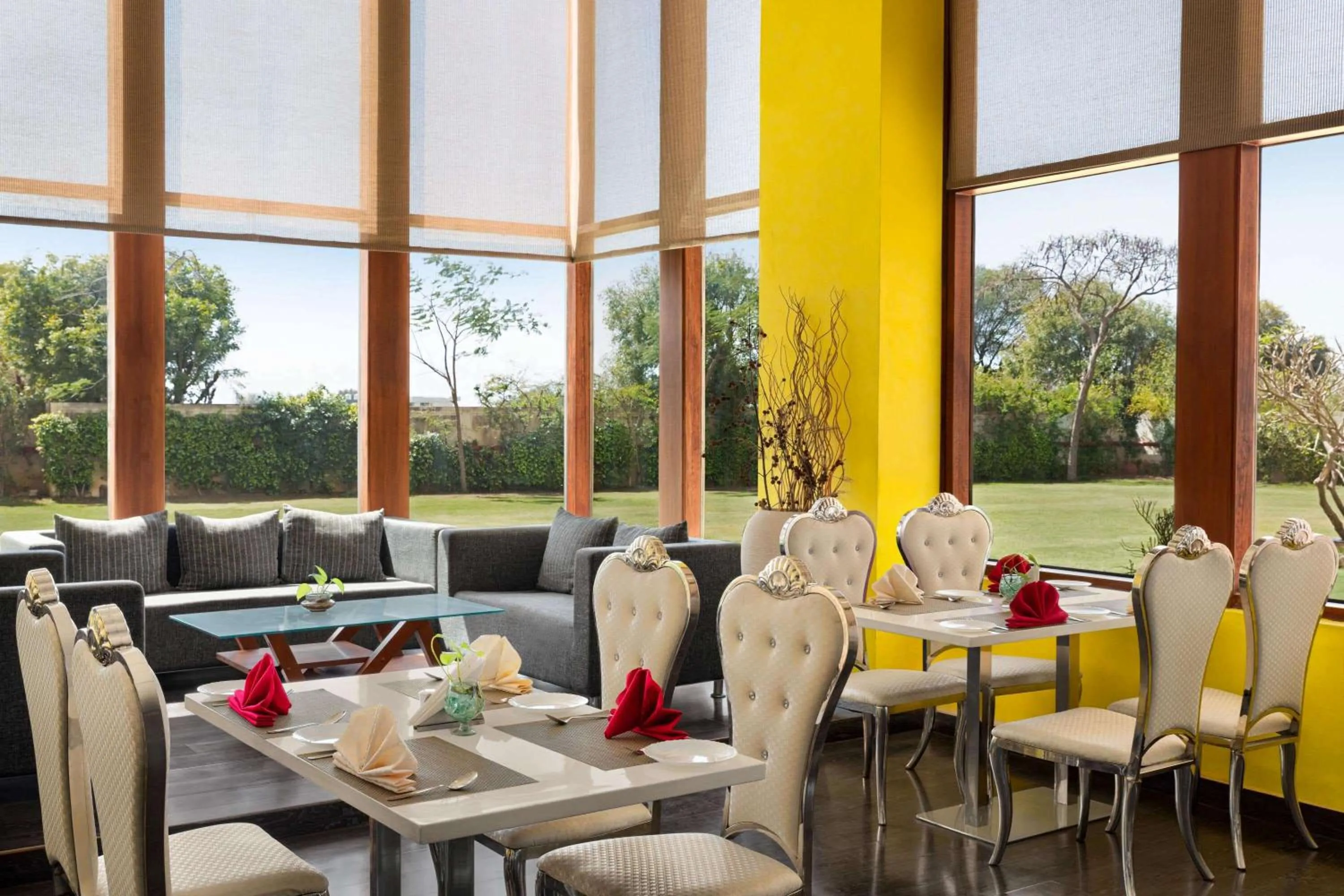 Restaurant/places to eat in Ramada by Wyndham Jaipur Jaisinghpura