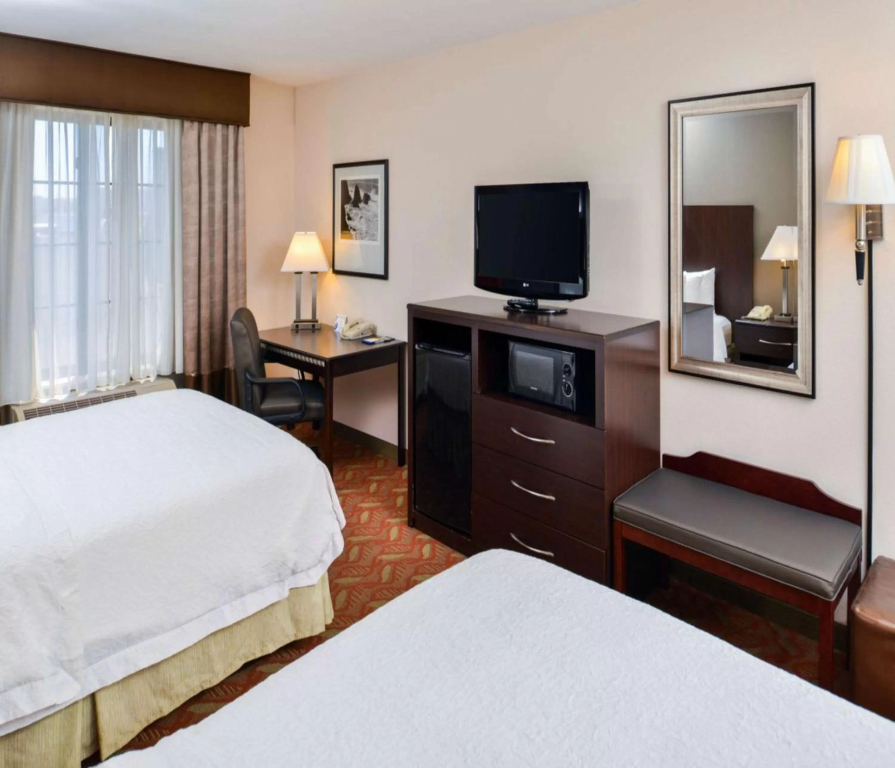 Bedroom, Bed in Hampton Inn & Suites San Francisco-Burlingame-Airport South