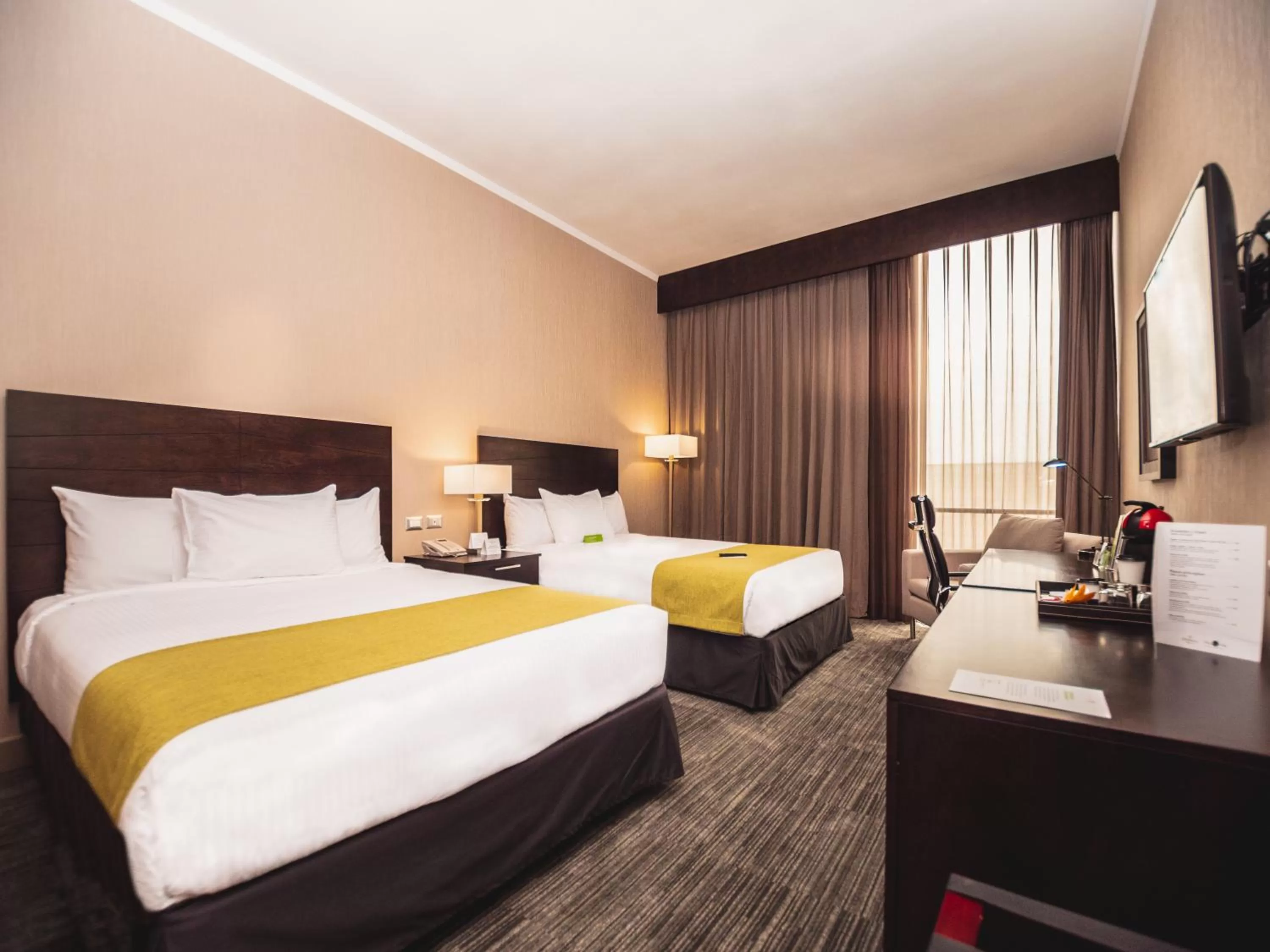 Bedroom, Bed in Wyndham Santiago Aeropuerto