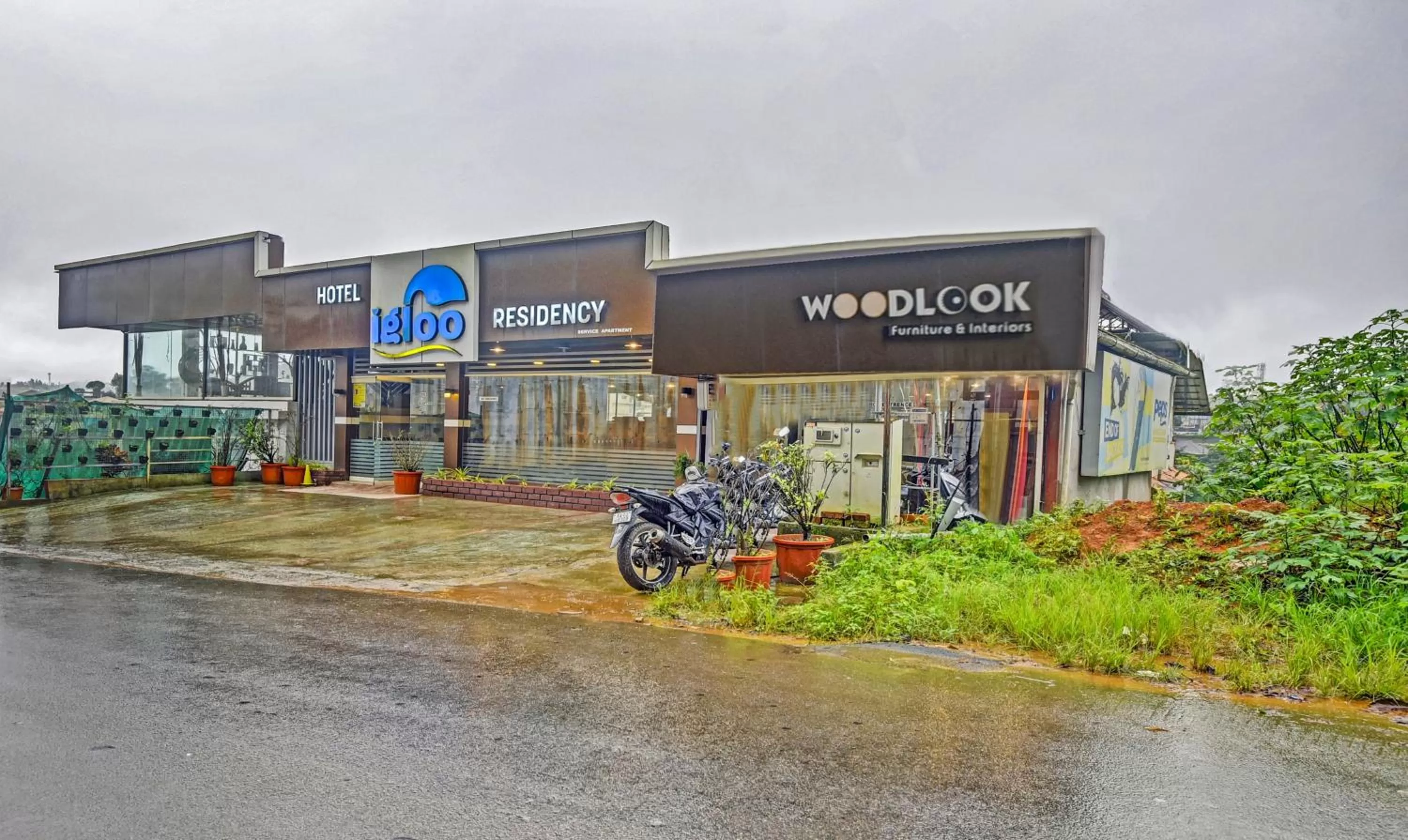 Property building in Itsy Hotels Igloo Residency Raja Seat