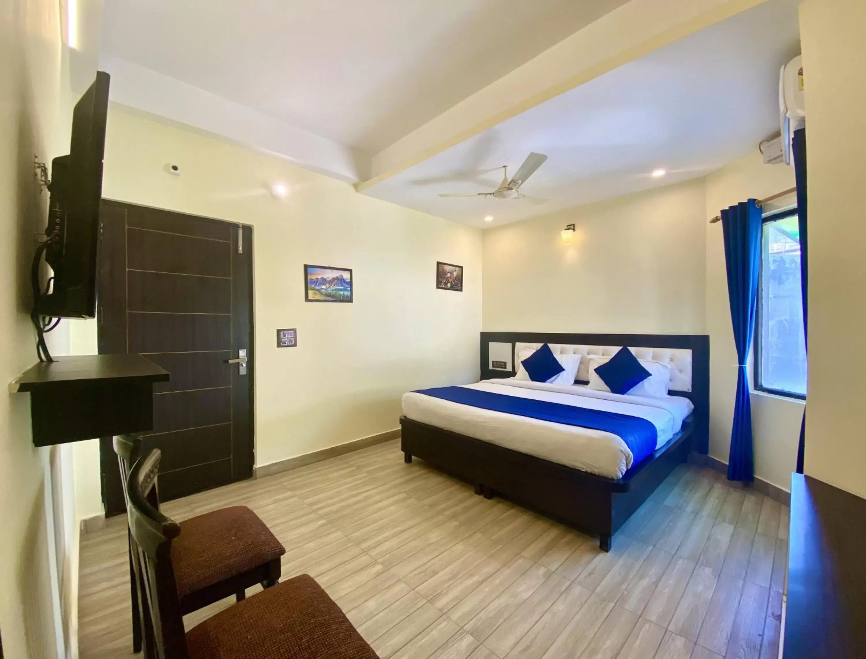Standard Double Room in Hotel Ganga Elena Rishikesh Standard Double Room in Hotel Ganga Elena Rishikesh