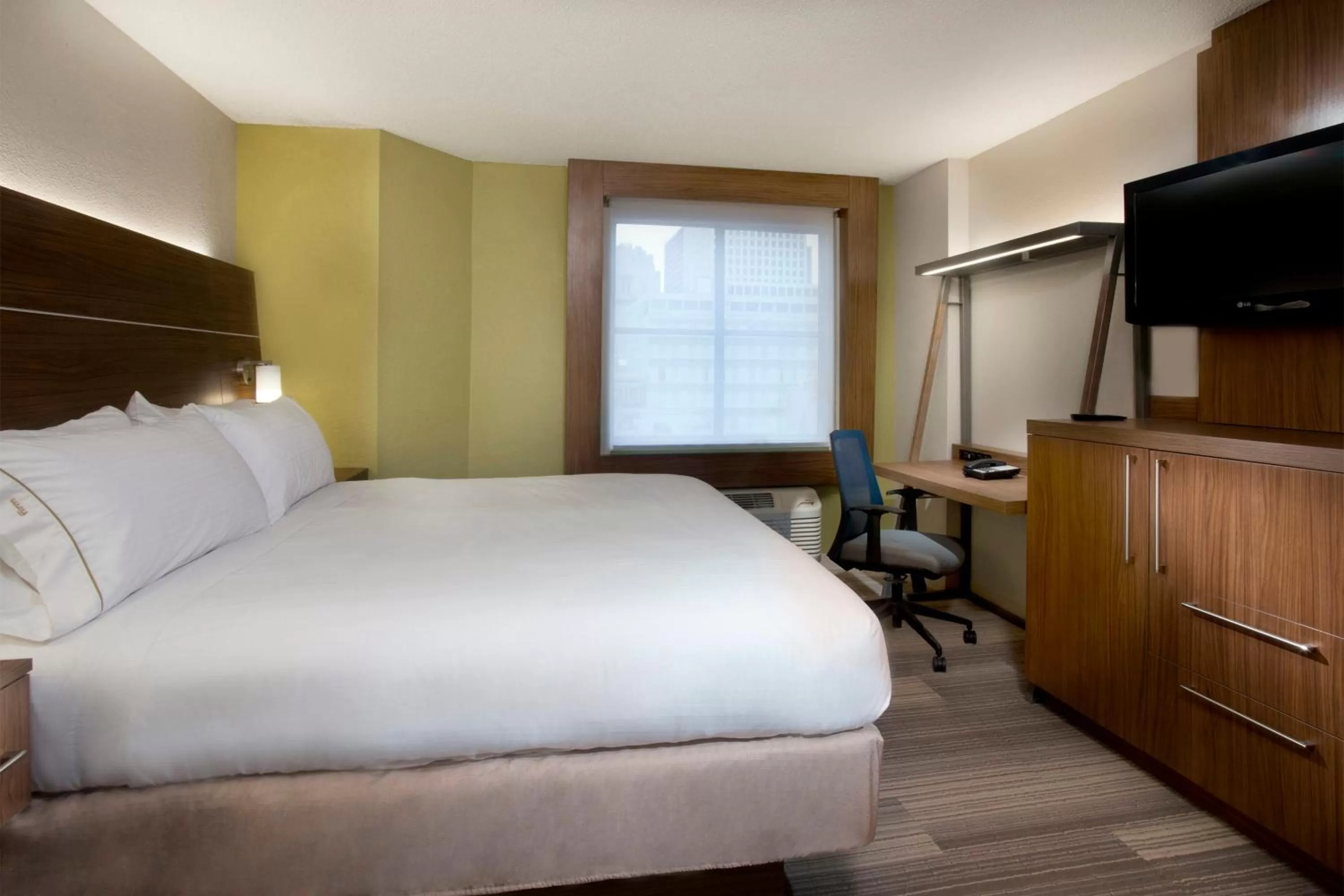 Photo of the whole room, Bed in Holiday Inn Express New Orleans Downtown by IHG