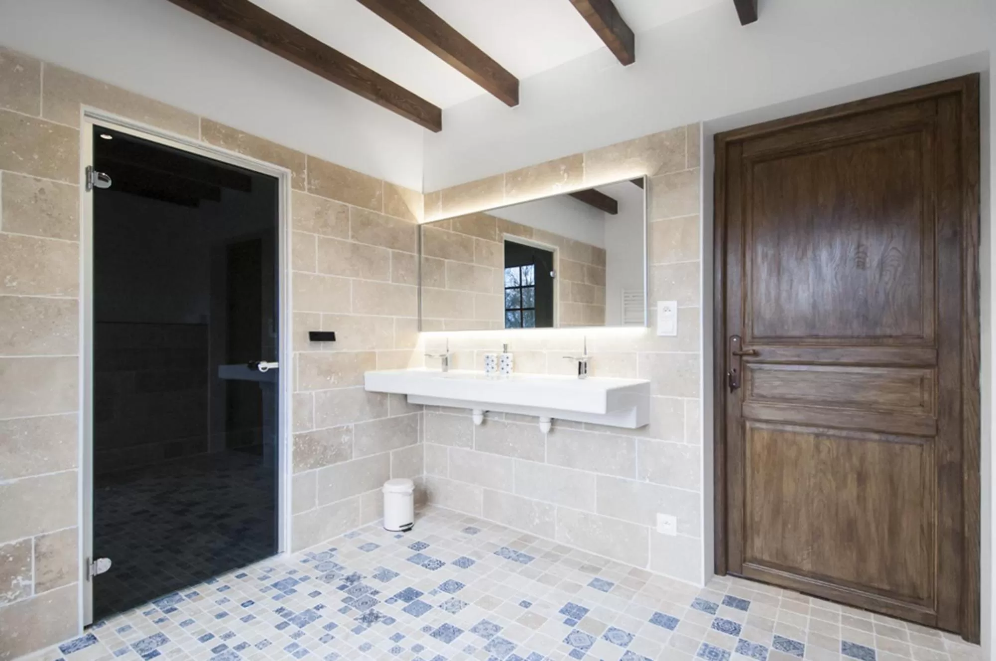 Shower in Jardin des Sens, la Rente d'Eguilly