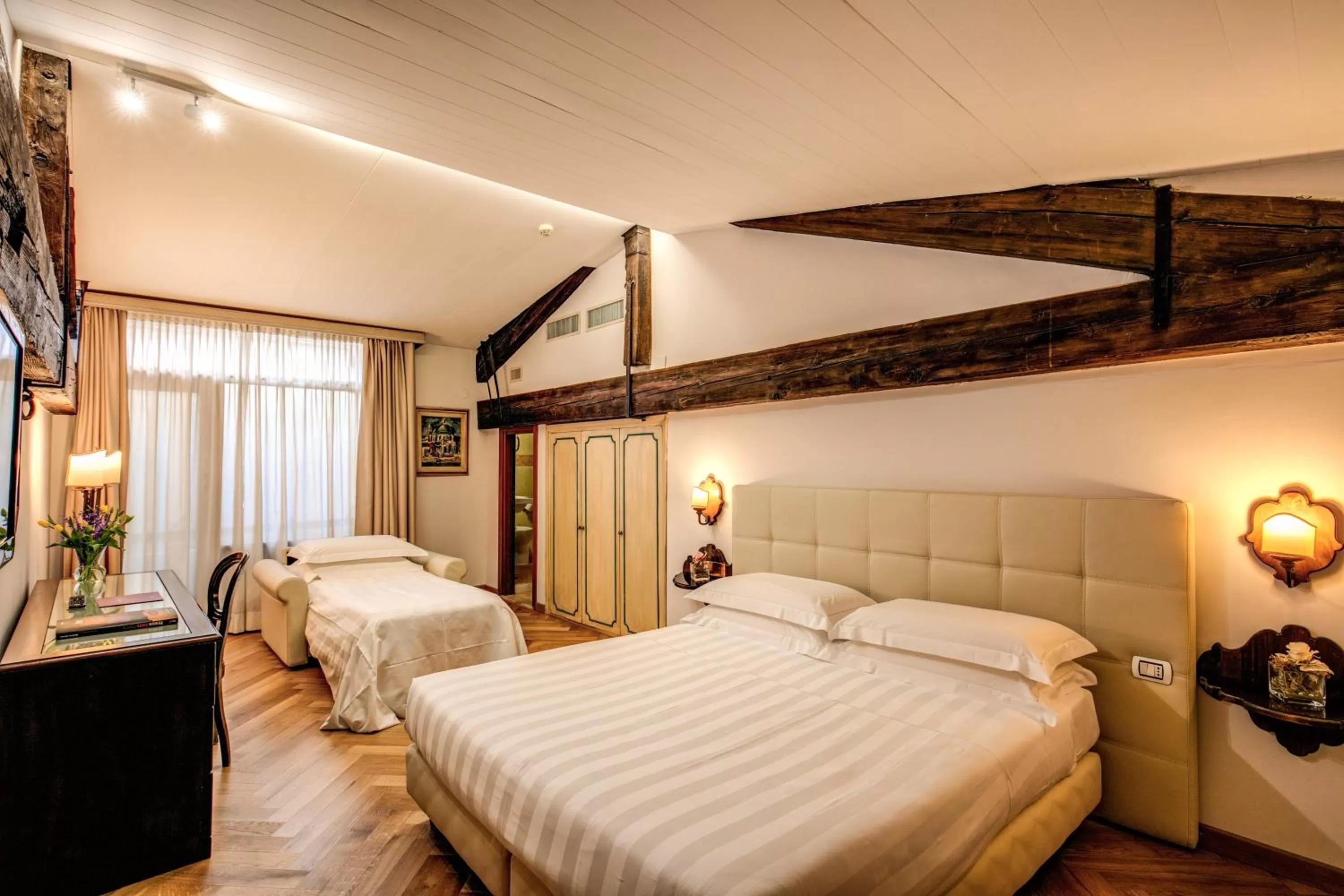 Bed in Hotel Croce Di Malta