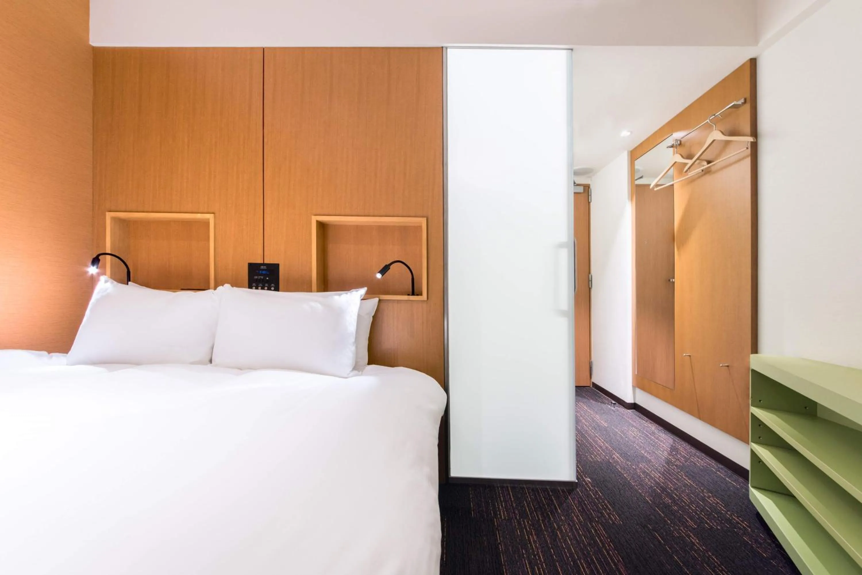 Bed in the b akasaka