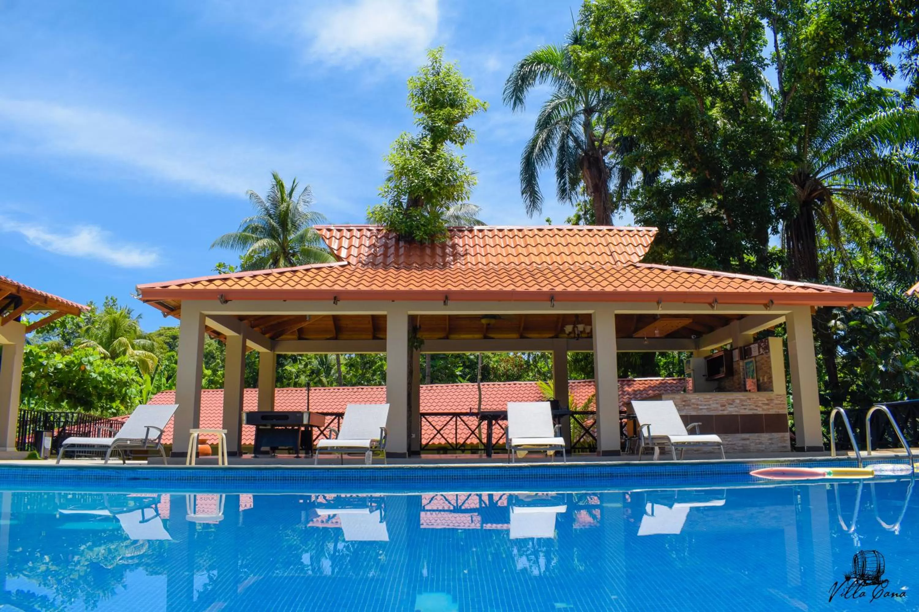Swimming pool in Auberge Villa Cana