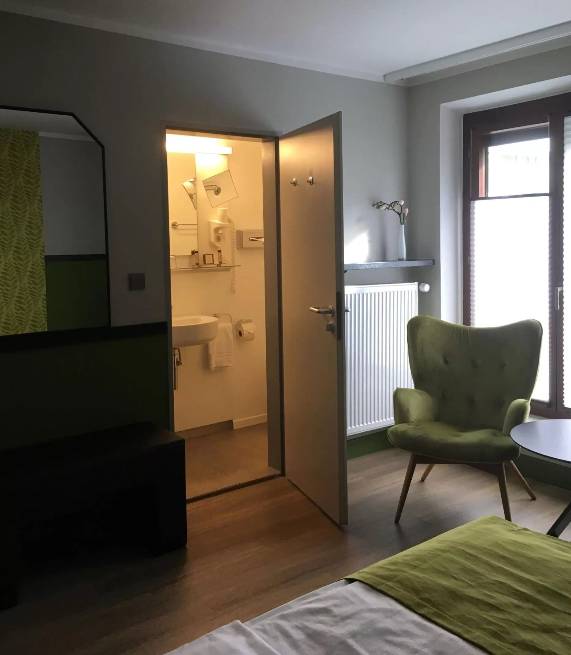 Photo of the whole room, Seating Area in AVIA Hotel