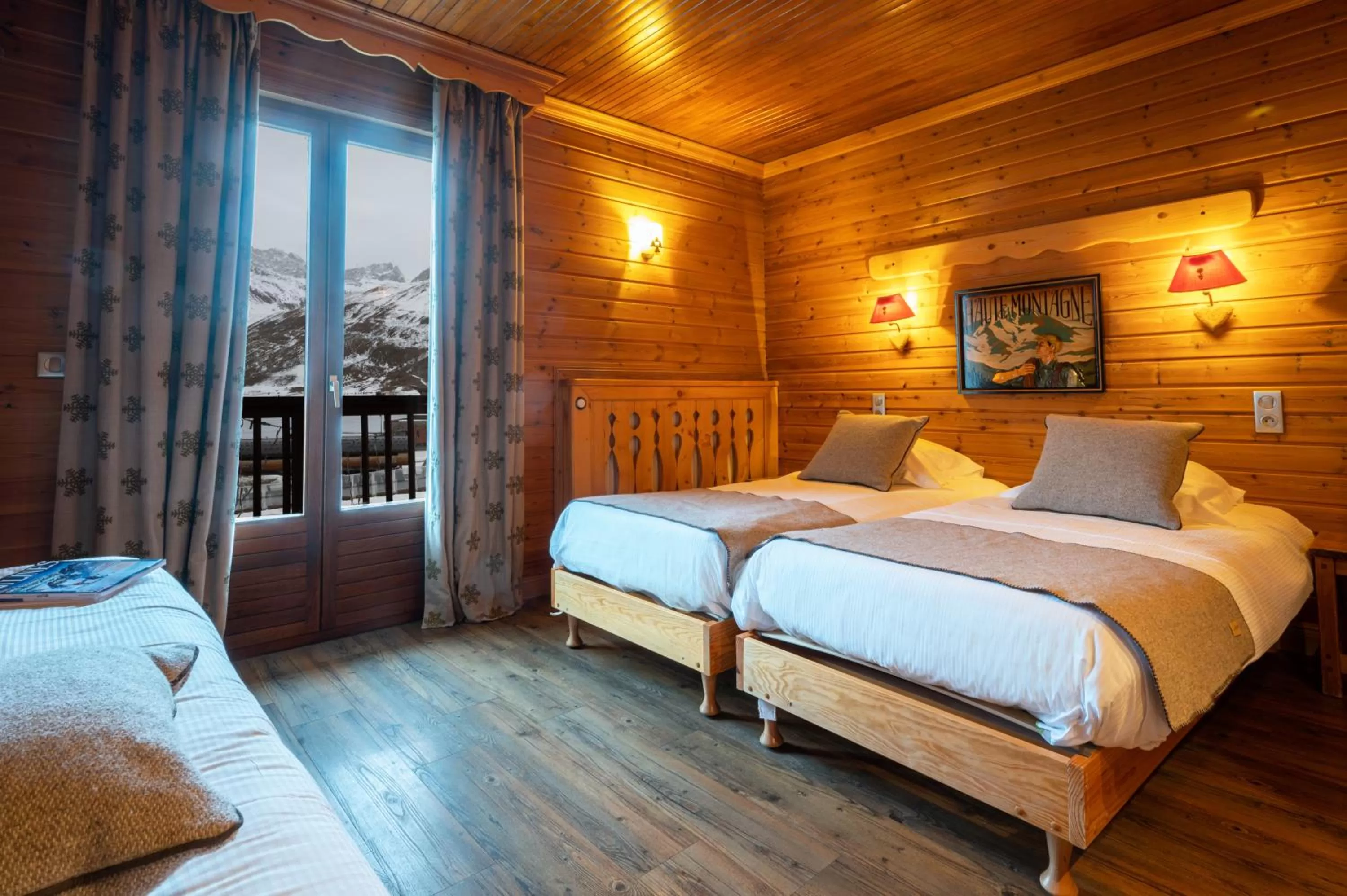 Photo of the whole room, Bed in Hôtel L'Arbina