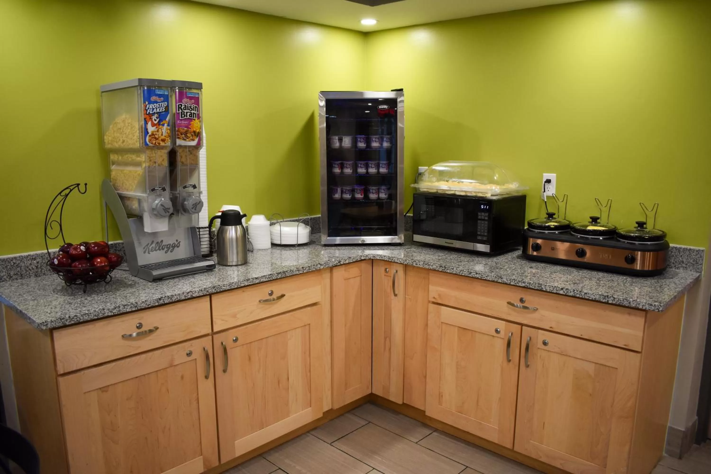 Coffee/tea facilities in Super 8 by Wyndham Branson By Andy Williams Theatre