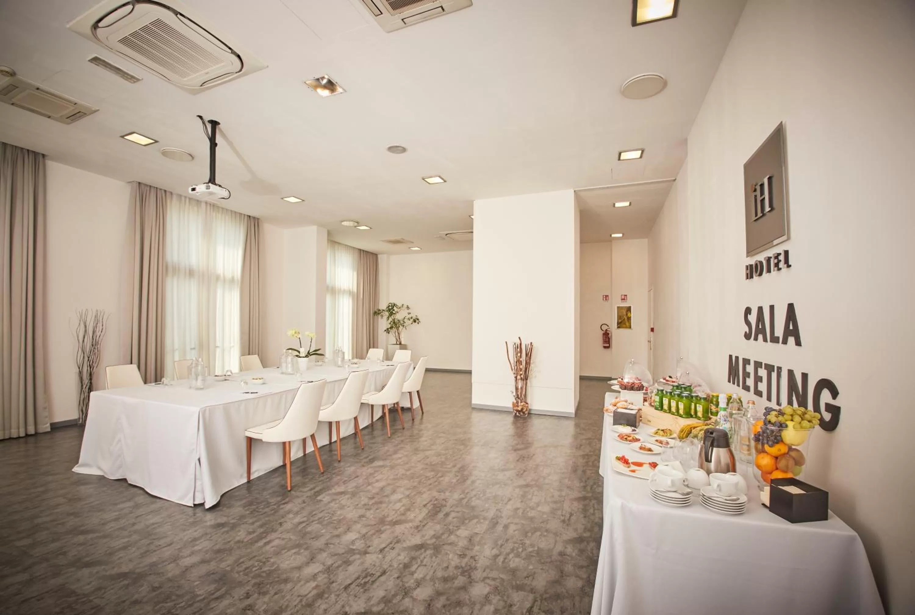 Meeting/conference room in iH Hotels Milano Lorenteggio