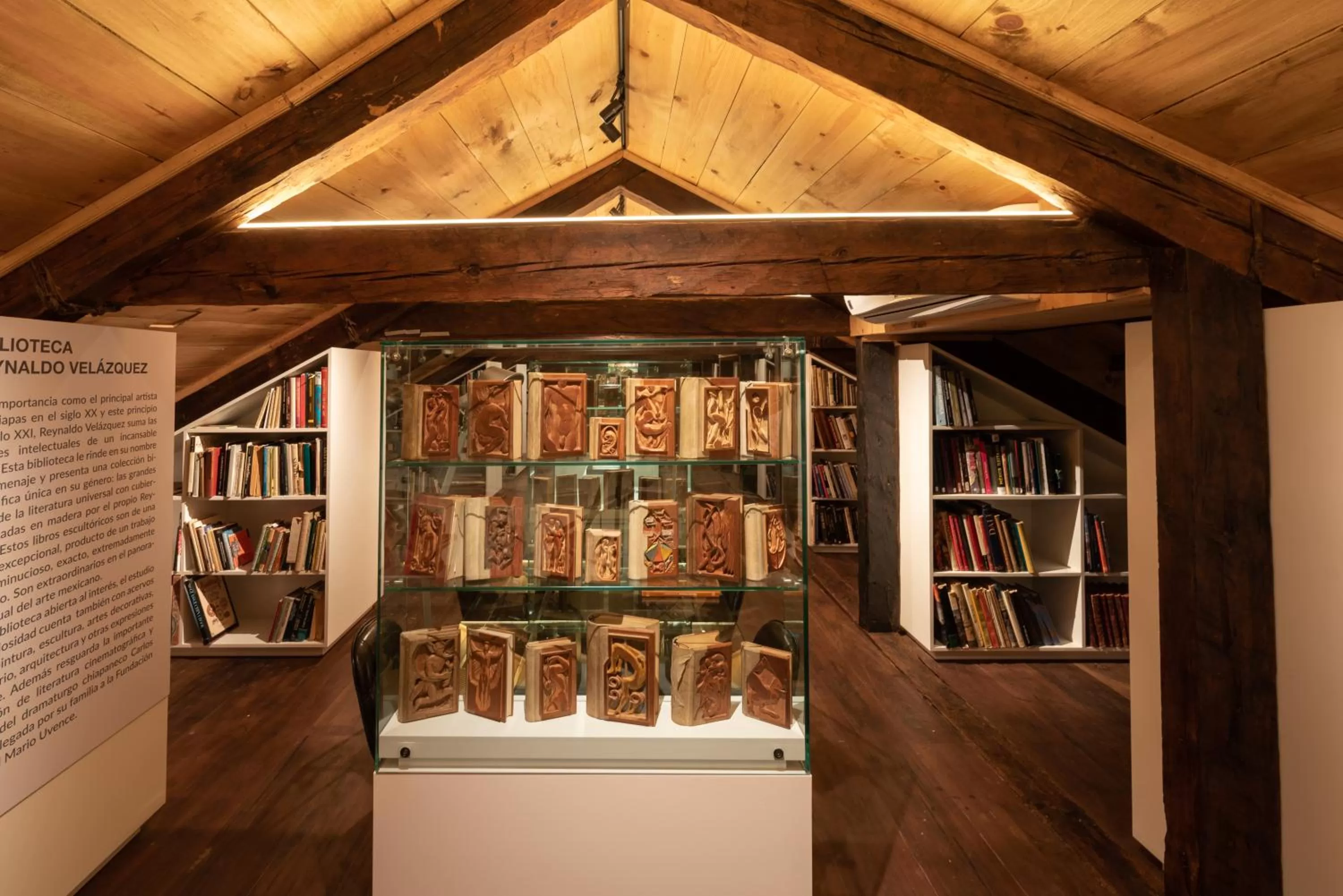 Library in Uvence Arte + Hotel