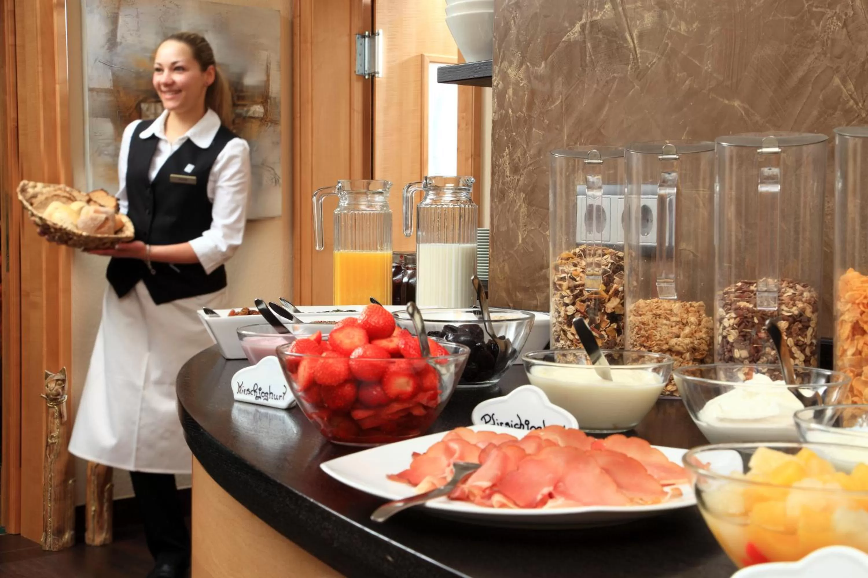 Buffet breakfast in Engemann Kurve