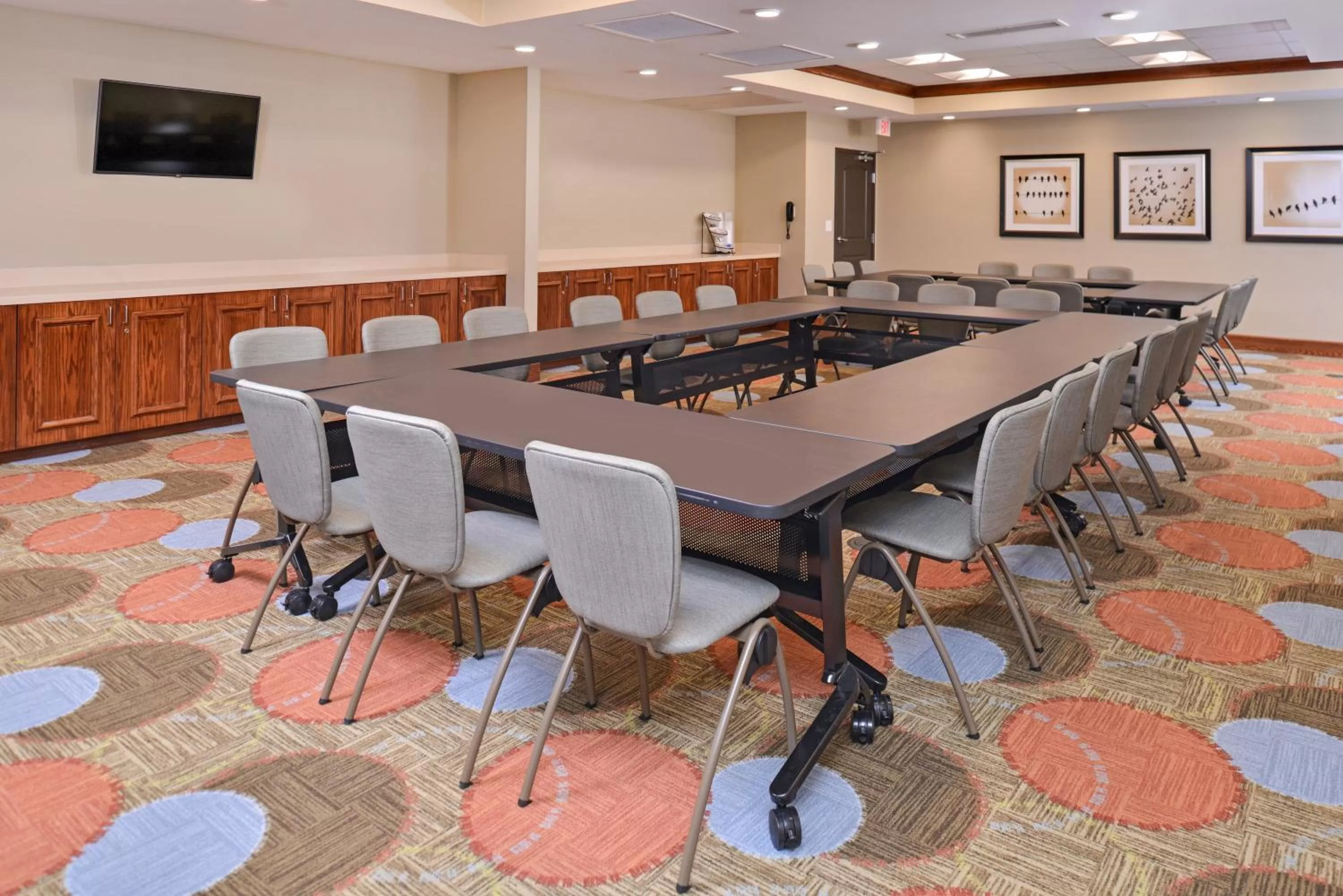 Meeting/conference room in Staybridge Suites Rochester by IHG