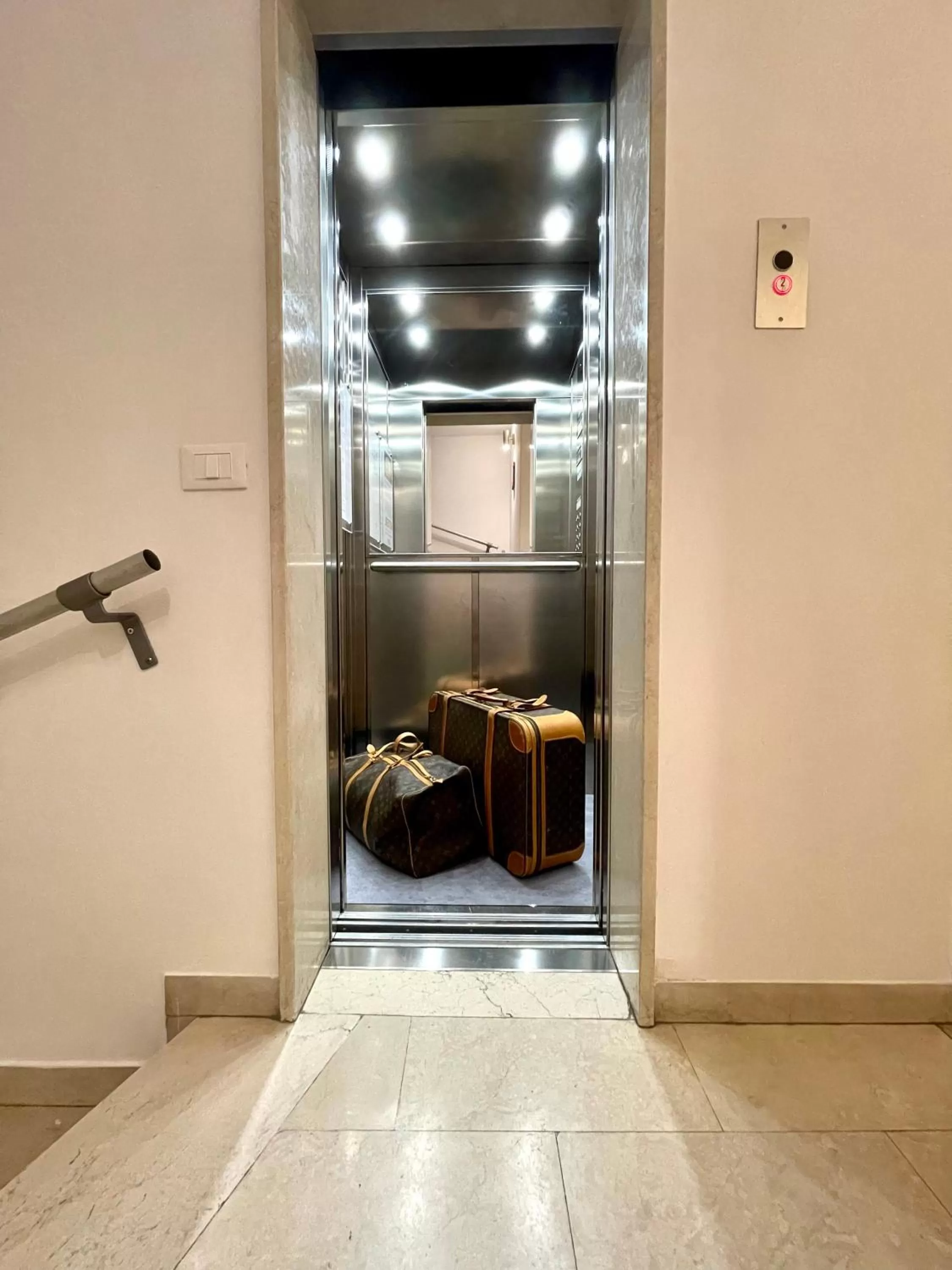 elevator in Palazzina300